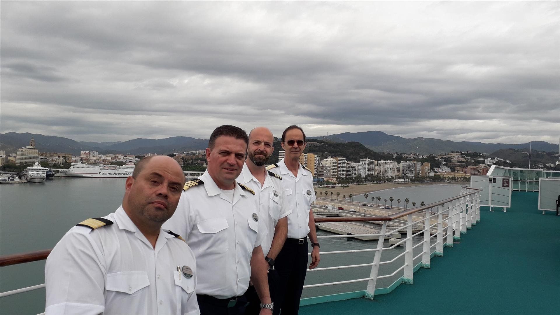 Tripulantes del crucero Sovereign, en una imagen reciente.