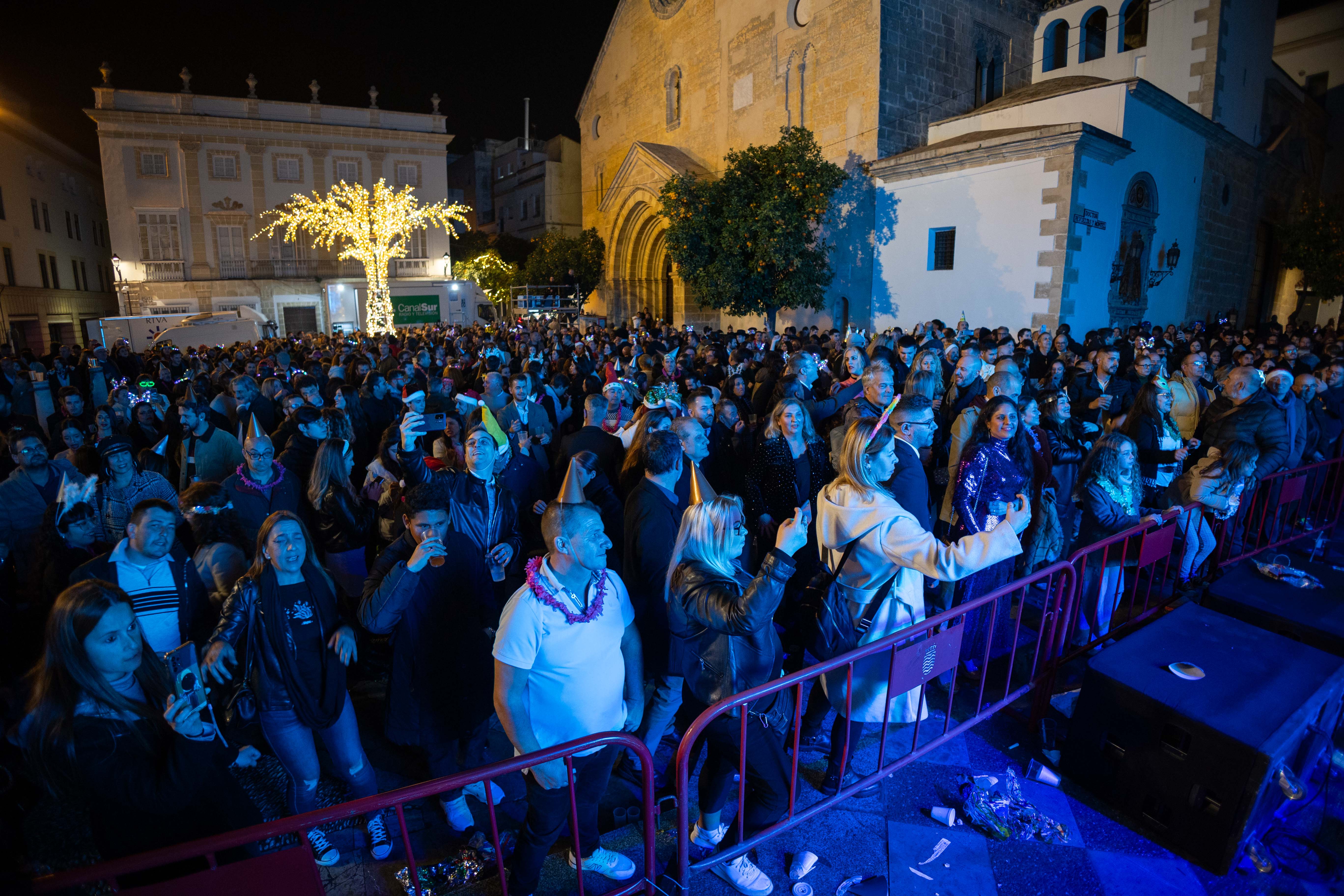 Las imágenes del centro de Jerez tras las campanadas