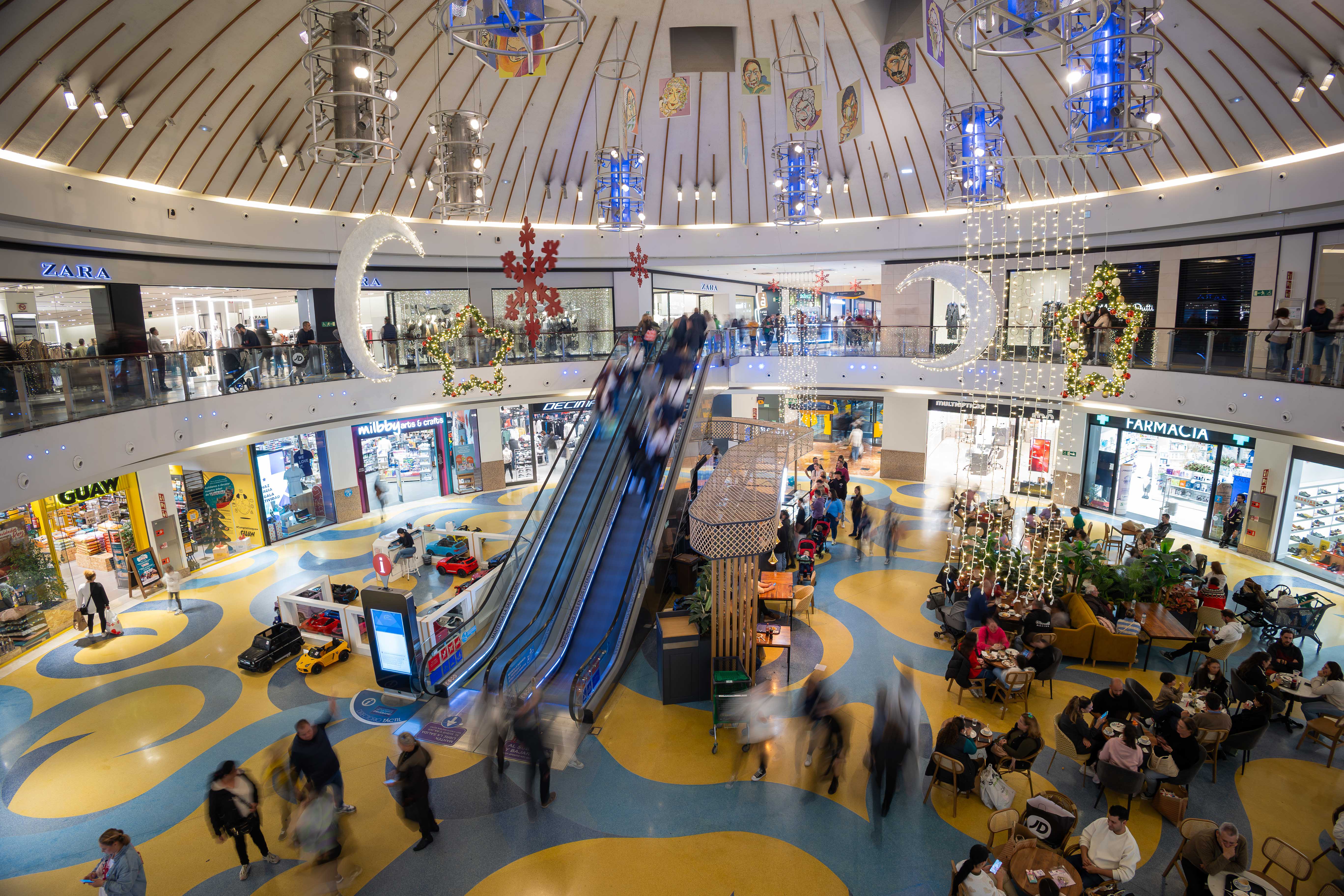 Interior del centro comercial Área Sur en Jerez, en una imagen reciente.