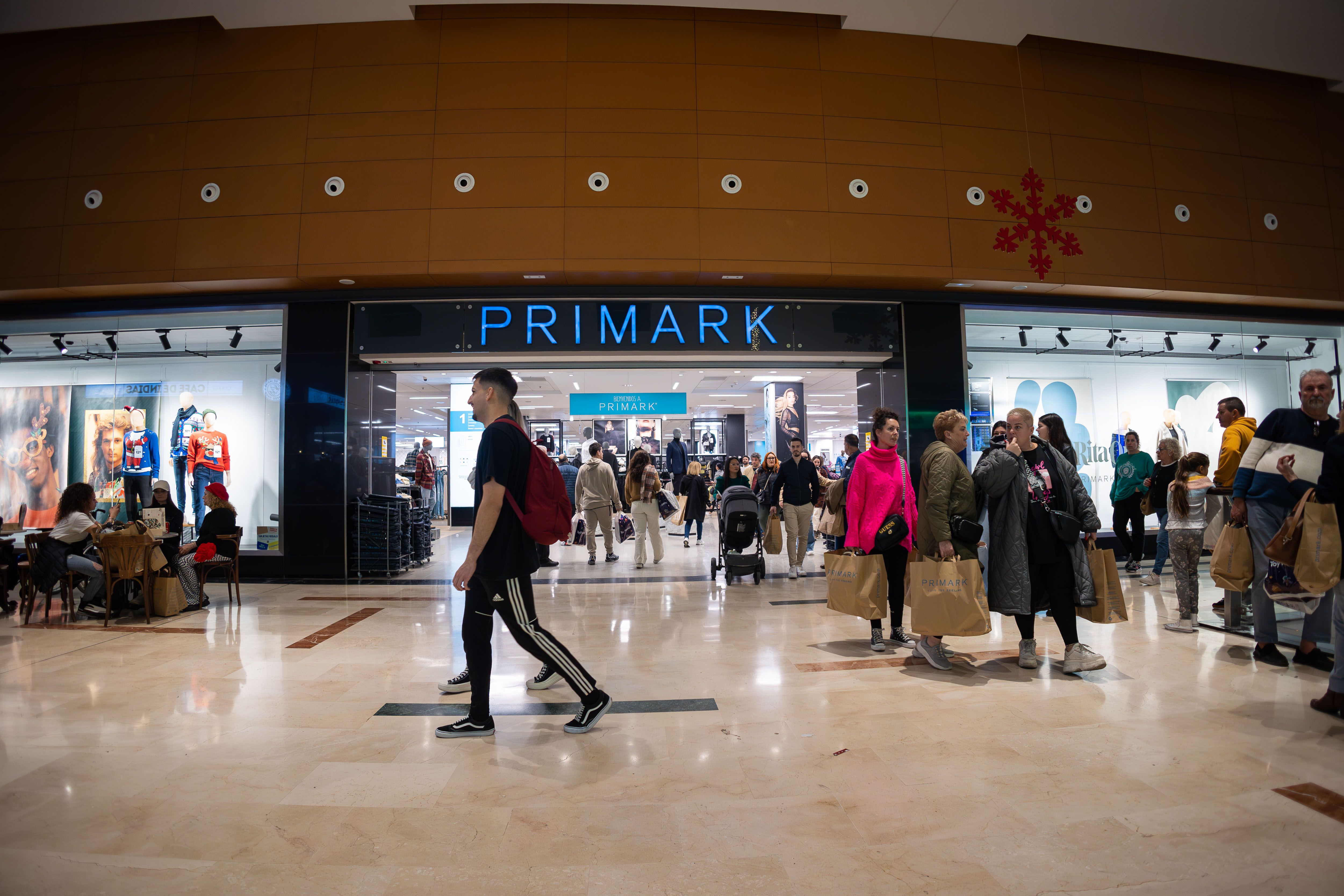 El fin de la campaña navideña ha sido uno de los motivos para que aumente el paro en Andalucía. El fin de la campaña navideña ha sido uno de los motivos para que aumente el paro en Andalucía.