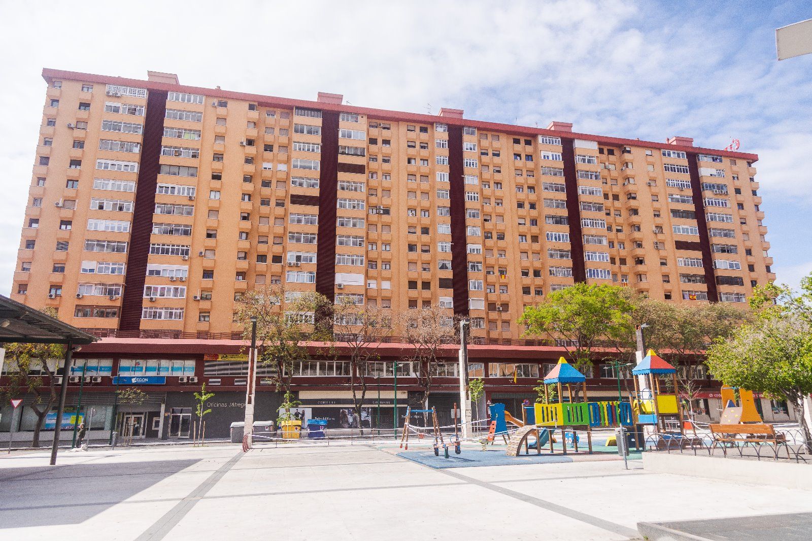 Un parque de Málaga, precintado durante el estado de alarma.