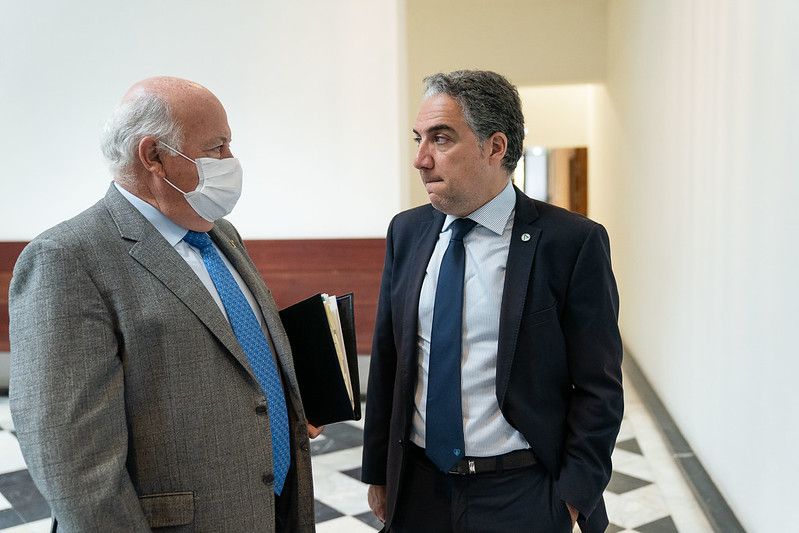 El consejero de Salud, Jesús Aguirre, y el de Presidencia, Elías Bendodo. FOTO: JUNTA