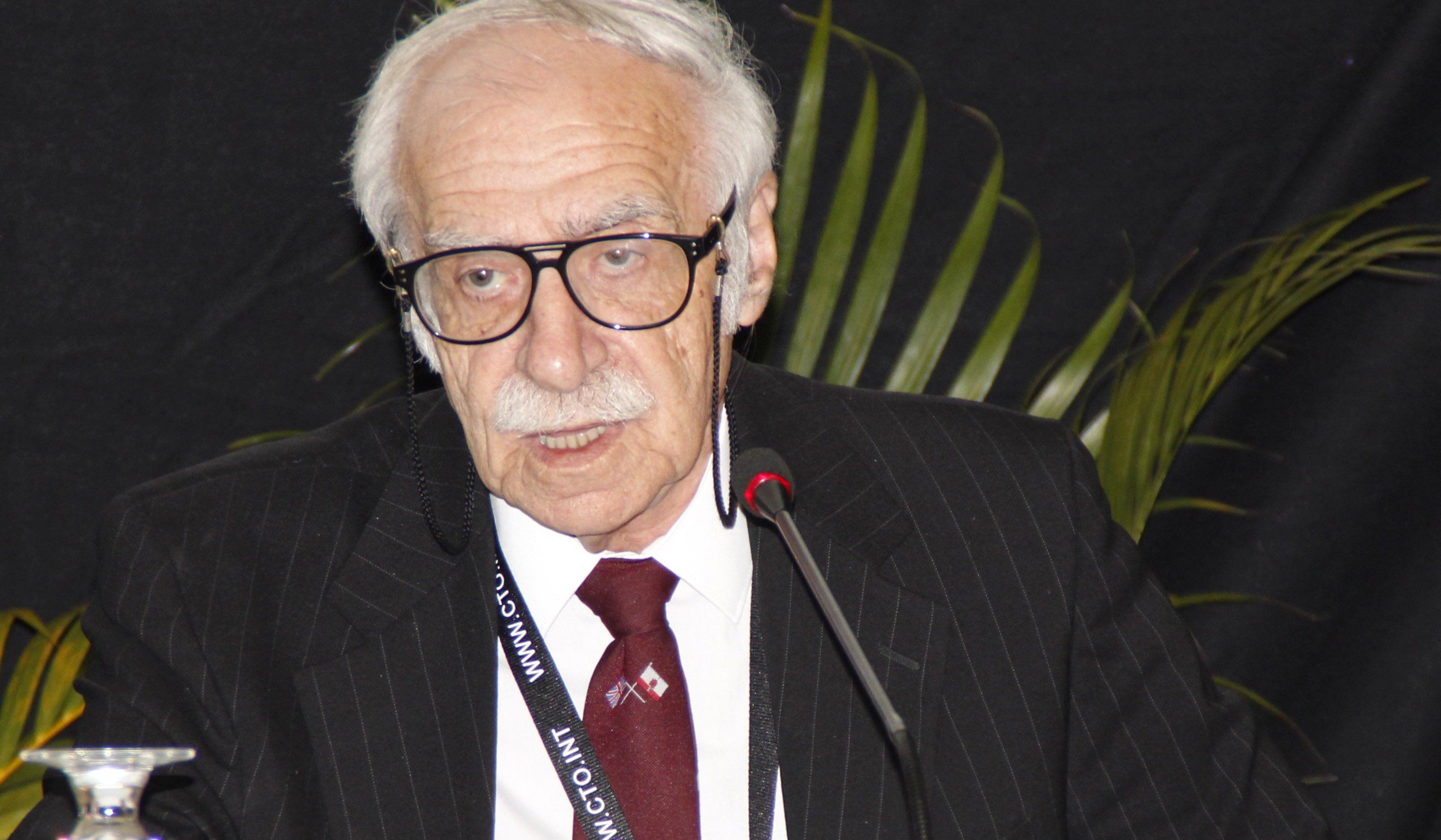 Sir Joe Bossano, ministro del Gobierno de Gibraltar.