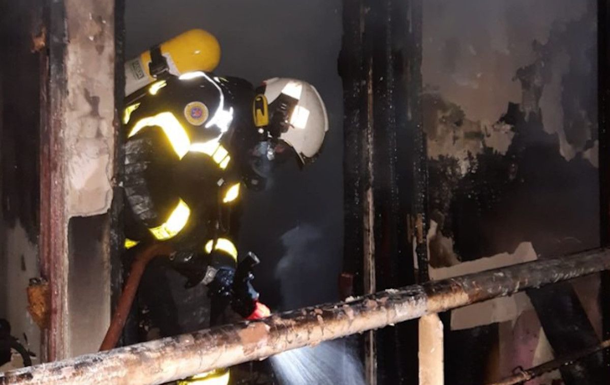 Aparatoso incendio en una casa de Espera, en la provincia de Cádiz. 