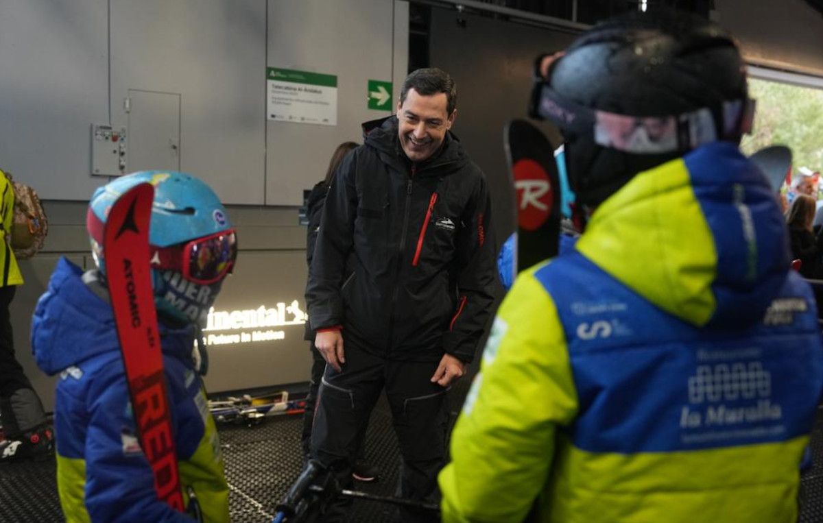 El presidente Juan Manuel Moreno visita Sierra Nevada.