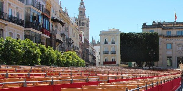 Los palcos de la plaza de San Francisco de Sevilla.