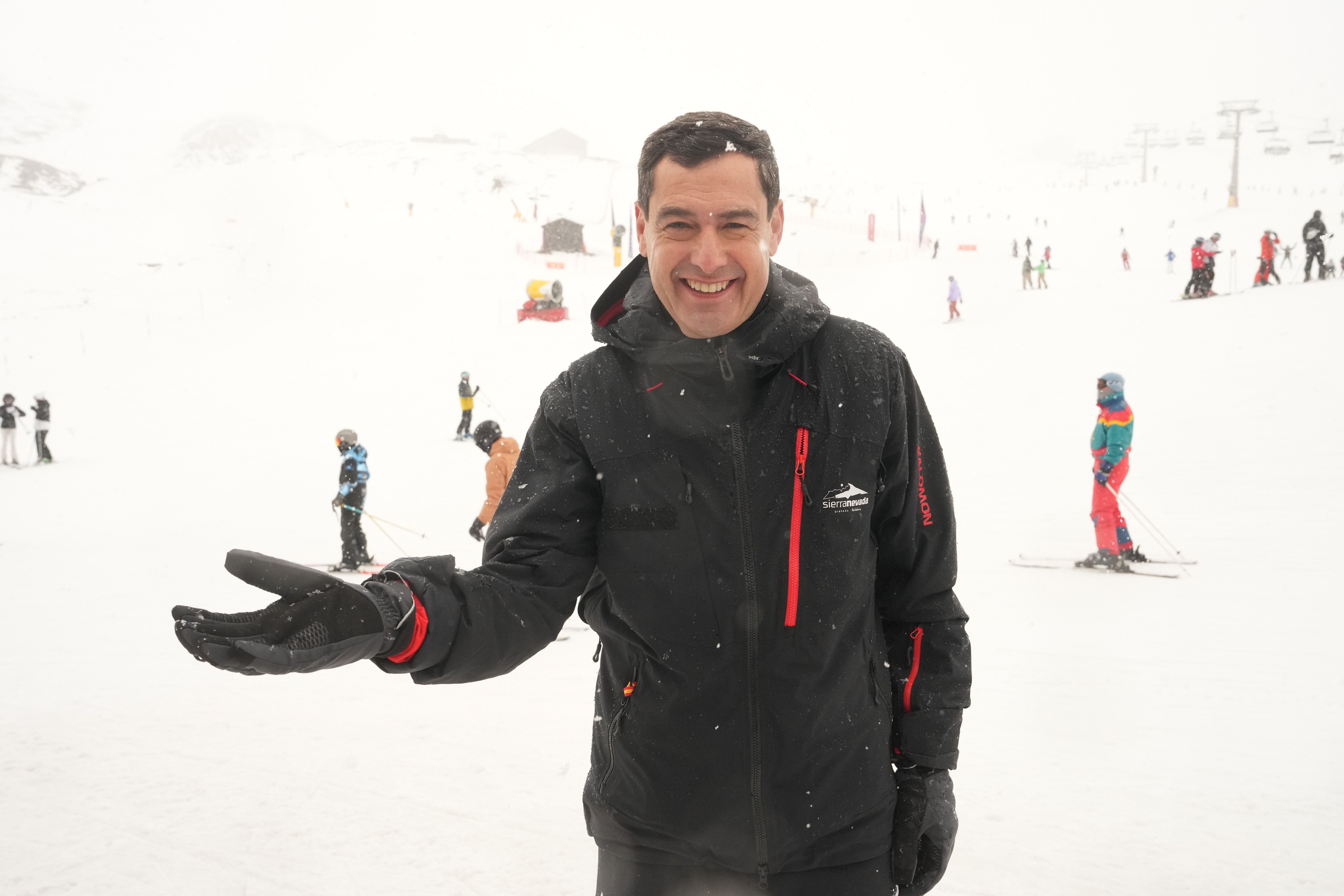 Juanma Moreno en Sierra Nevada.