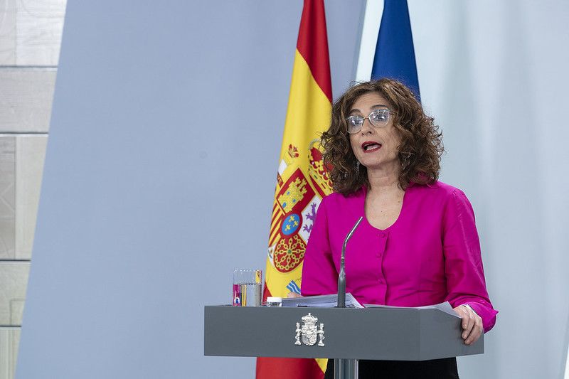 La ministra de Hacienda, María Jesús Montero, anuncia que no habrá que pagar IVA por las vacunas y pruebas de coronavirus.  FOTO: MONCLOA