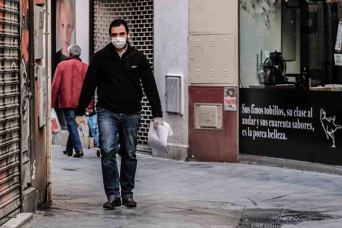 Dos Hermanas, Écija y Alcalá de Guadaíra, los municipios que suben en positivos. Dos Hermanas, Écija y Alcalá de Guadaíra, los municipios que suben en positivos.