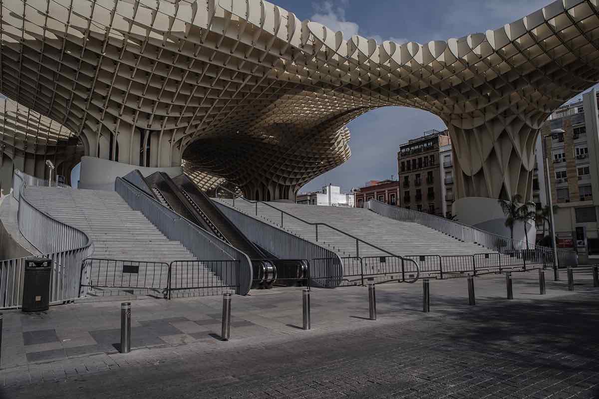 Las Setas de La Encarnación, en Sevilla, desiertas, en días pasados. FOTO: JOSÉ LUIS TIRADO (www.joseluistirado.es)