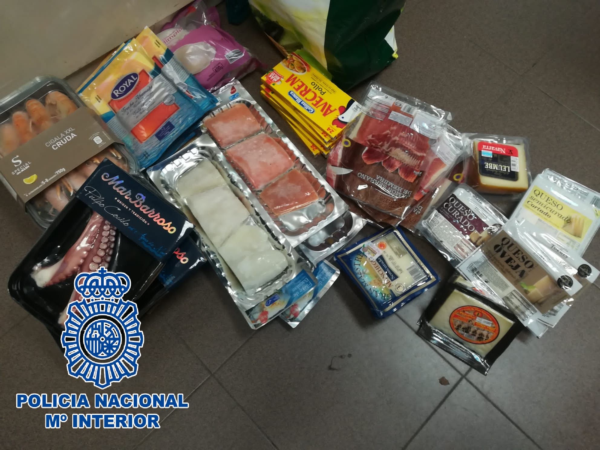 Alimentos hurtados por las mujeres detenidas por la Policía Local.