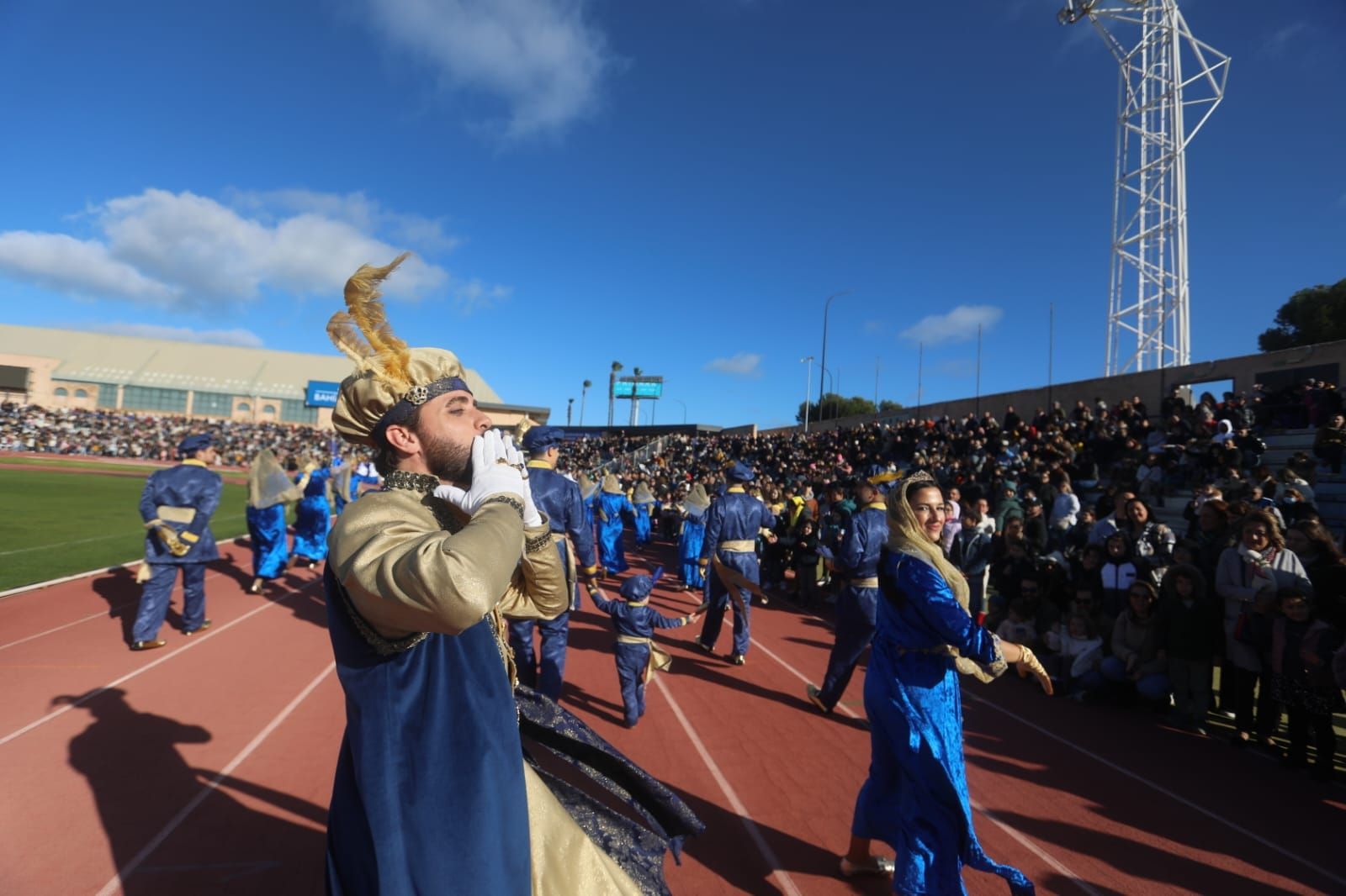 Reyes Magos y ayudantes llegan a San Fernando.