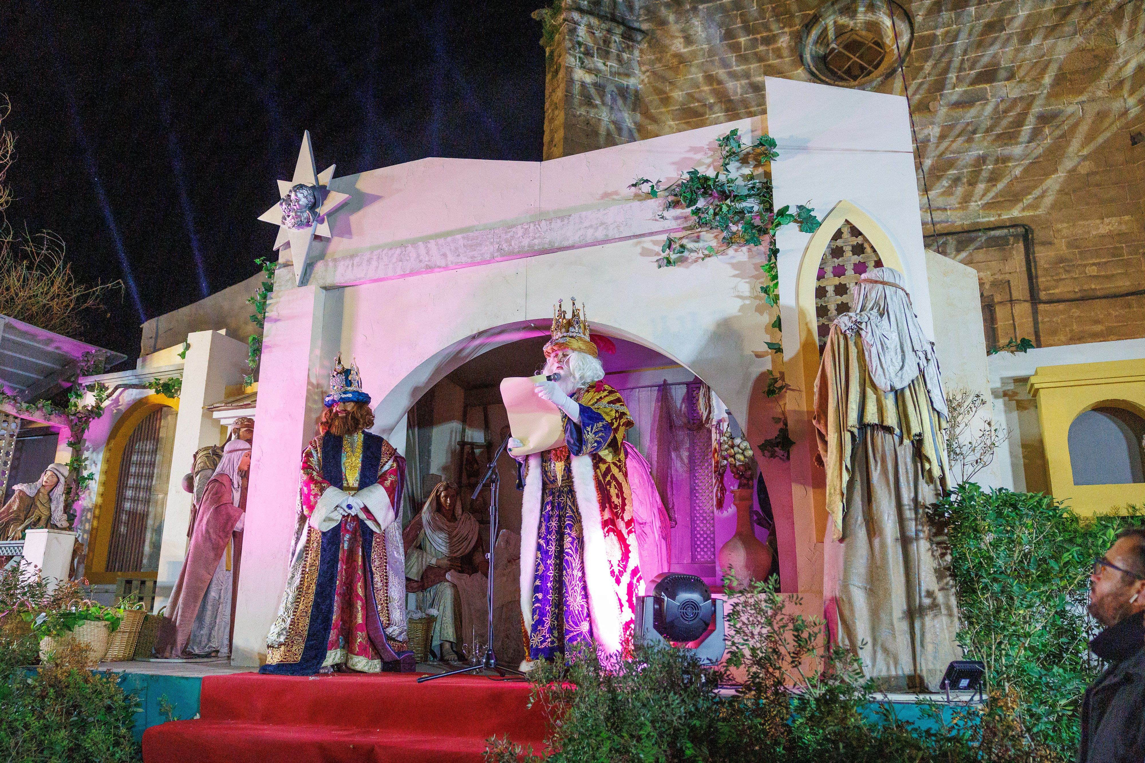 El rey Melchor, durante la adoración de los Reyes Magos de Jerez.
