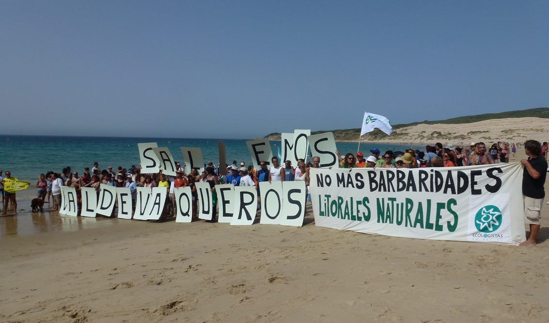Pasada manifestación contra la especulación en la zona de Valdevaqueros.