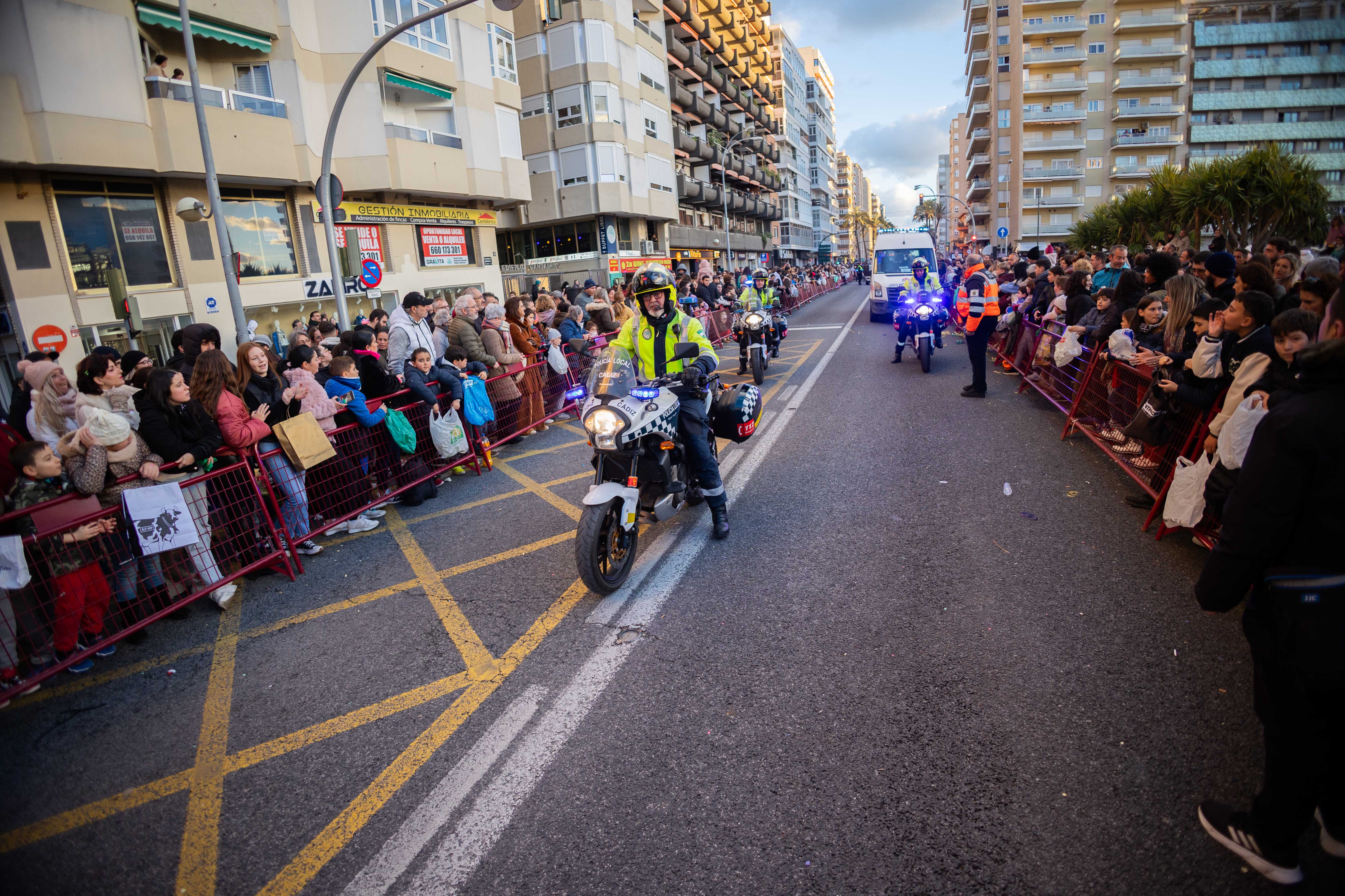 La cabalgata de los Reyes Magos en Cádiz, en imágenes La cabalgata de los Reyes Magos en Cádiz, en imágenes