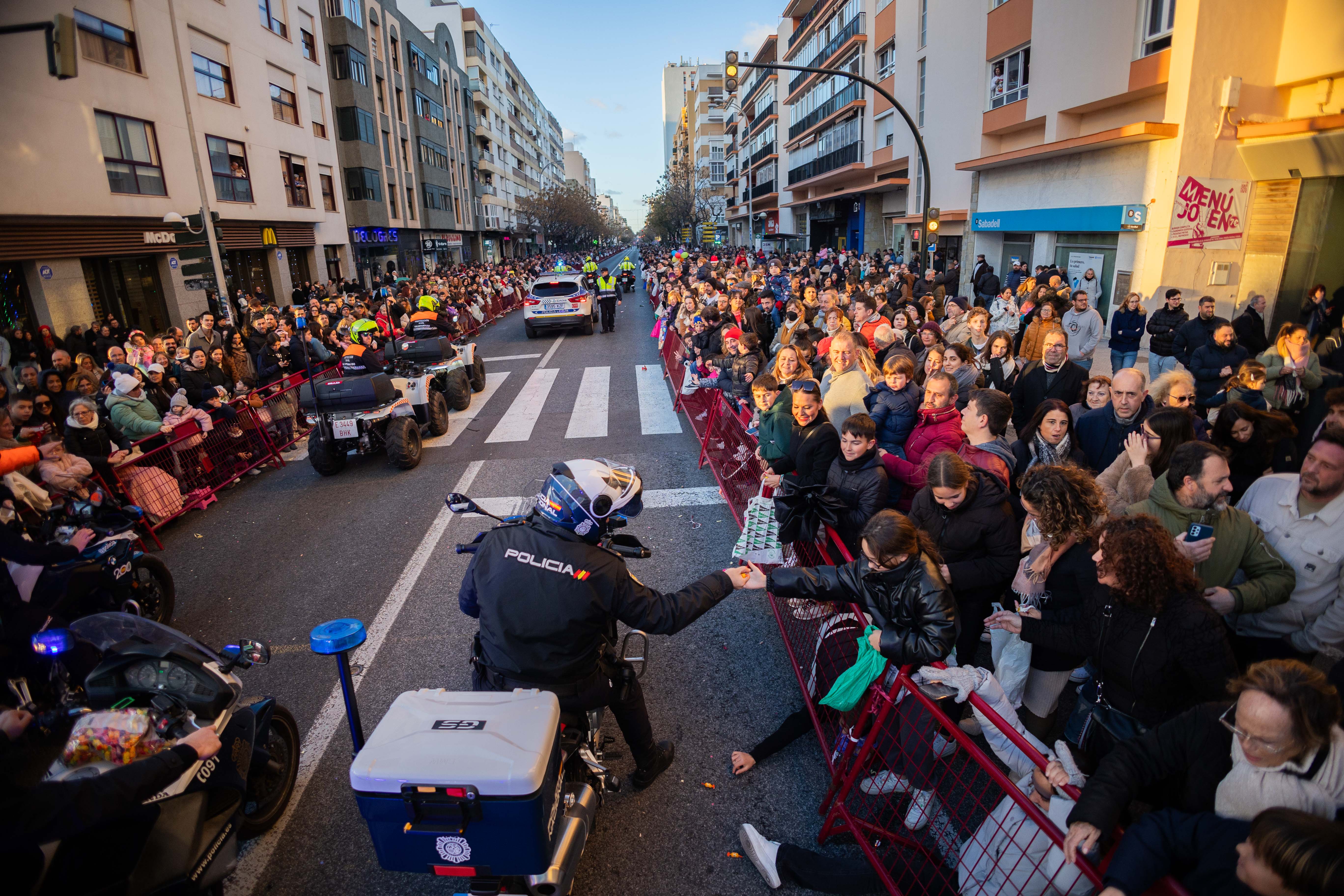 La cabalgata de los Reyes Magos en Cádiz, en imágenes La cabalgata de los Reyes Magos en Cádiz, en imágenes