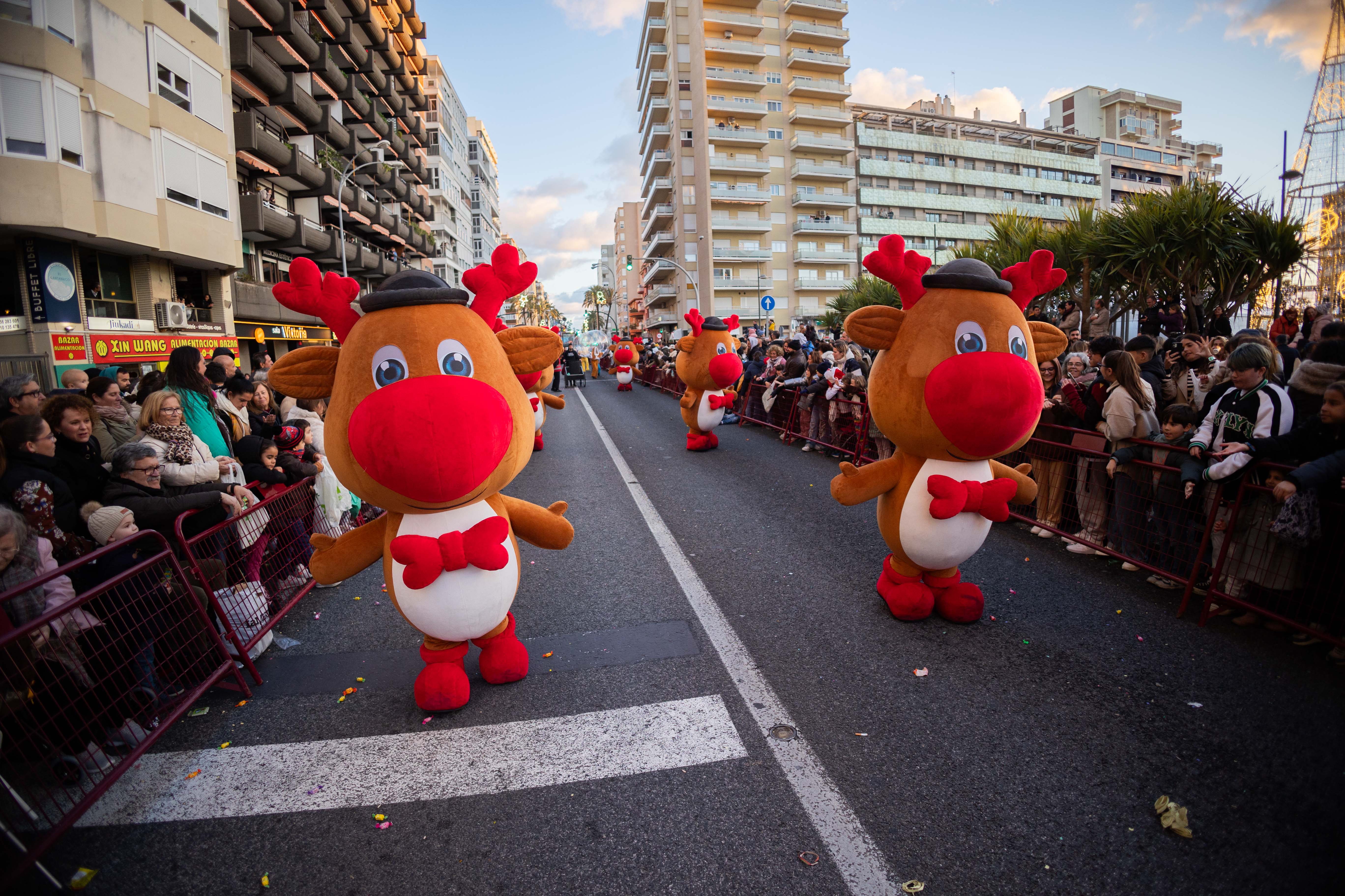 La cabalgata de los Reyes Magos en Cádiz, en imágenes La cabalgata de los Reyes Magos en Cádiz, en imágenes