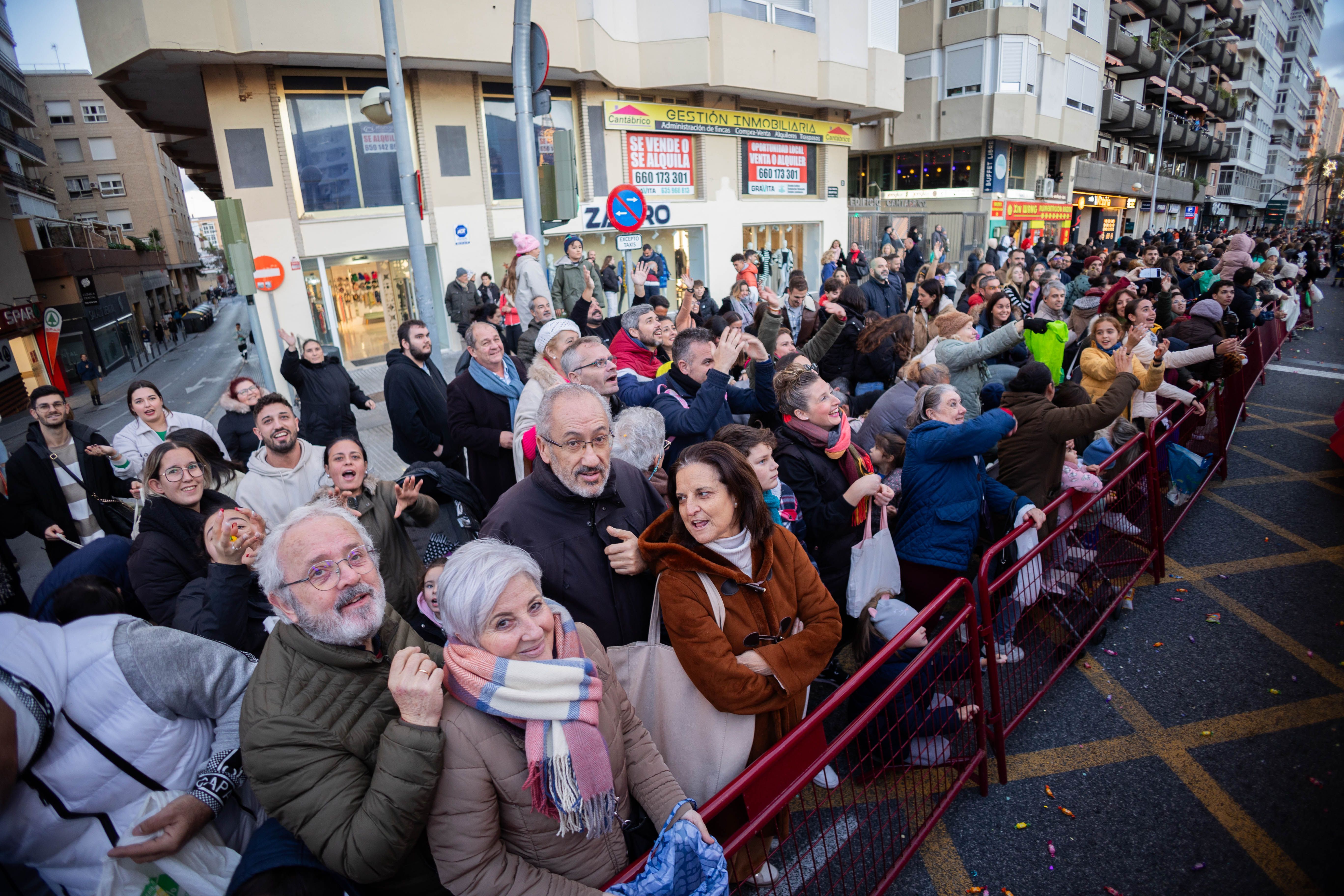 La cabalgata de los Reyes Magos en Cádiz, en imágenes La cabalgata de los Reyes Magos en Cádiz, en imágenes