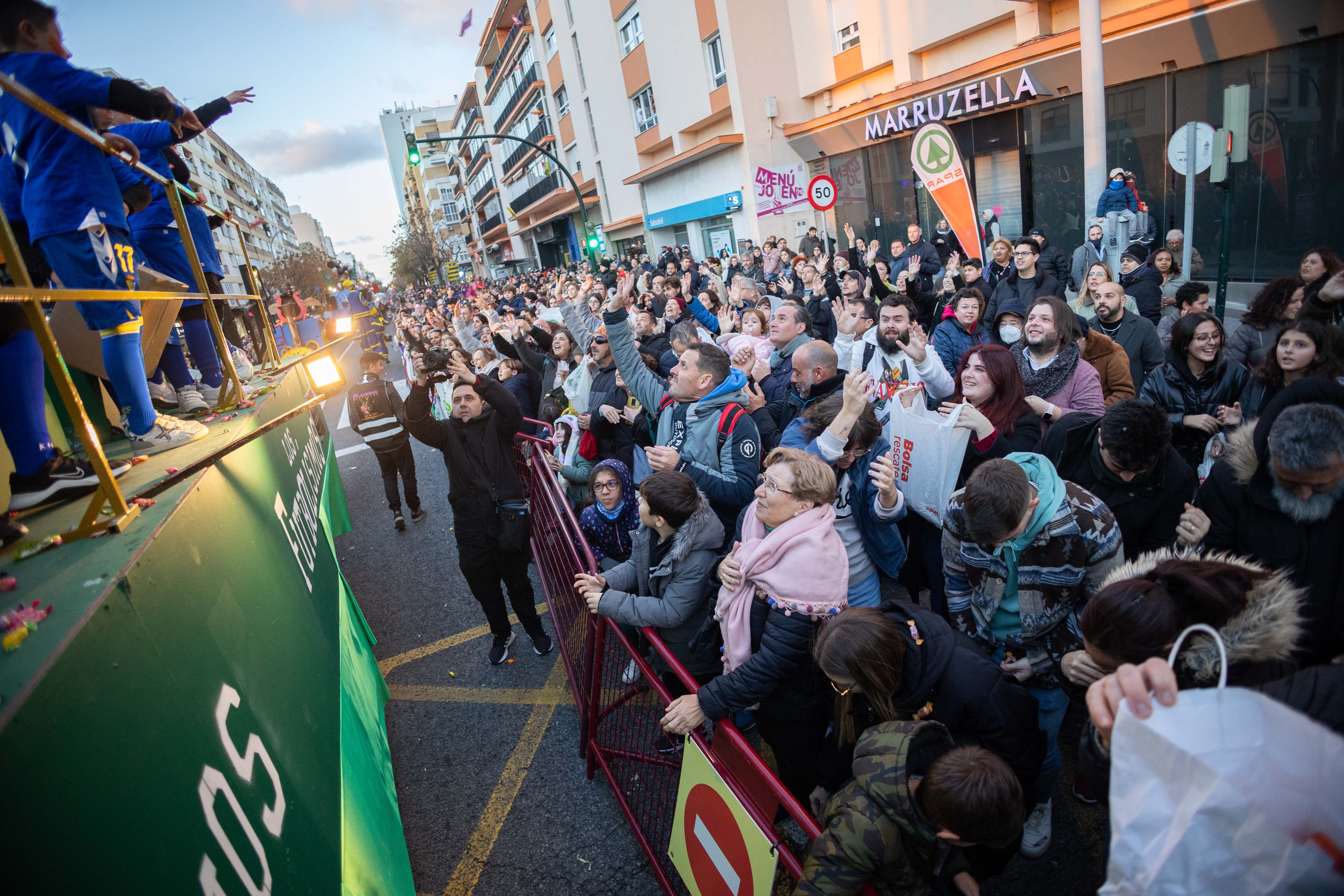 La cabalgata de los Reyes Magos en Cádiz, en imágenes La cabalgata de los Reyes Magos en Cádiz, en imágenes