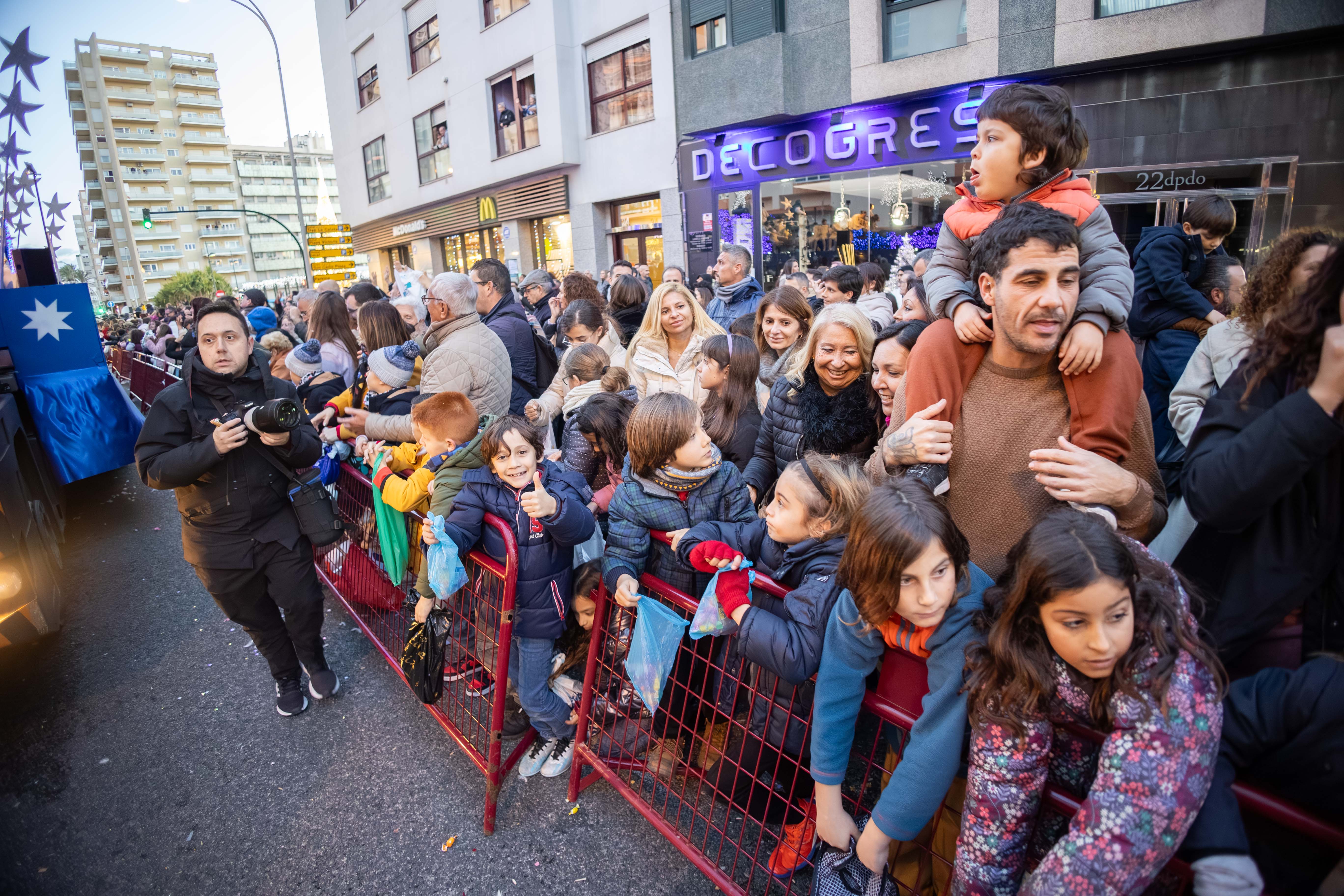 La cabalgata de los Reyes Magos en Cádiz, en imágenes La cabalgata de los Reyes Magos en Cádiz, en imágenes