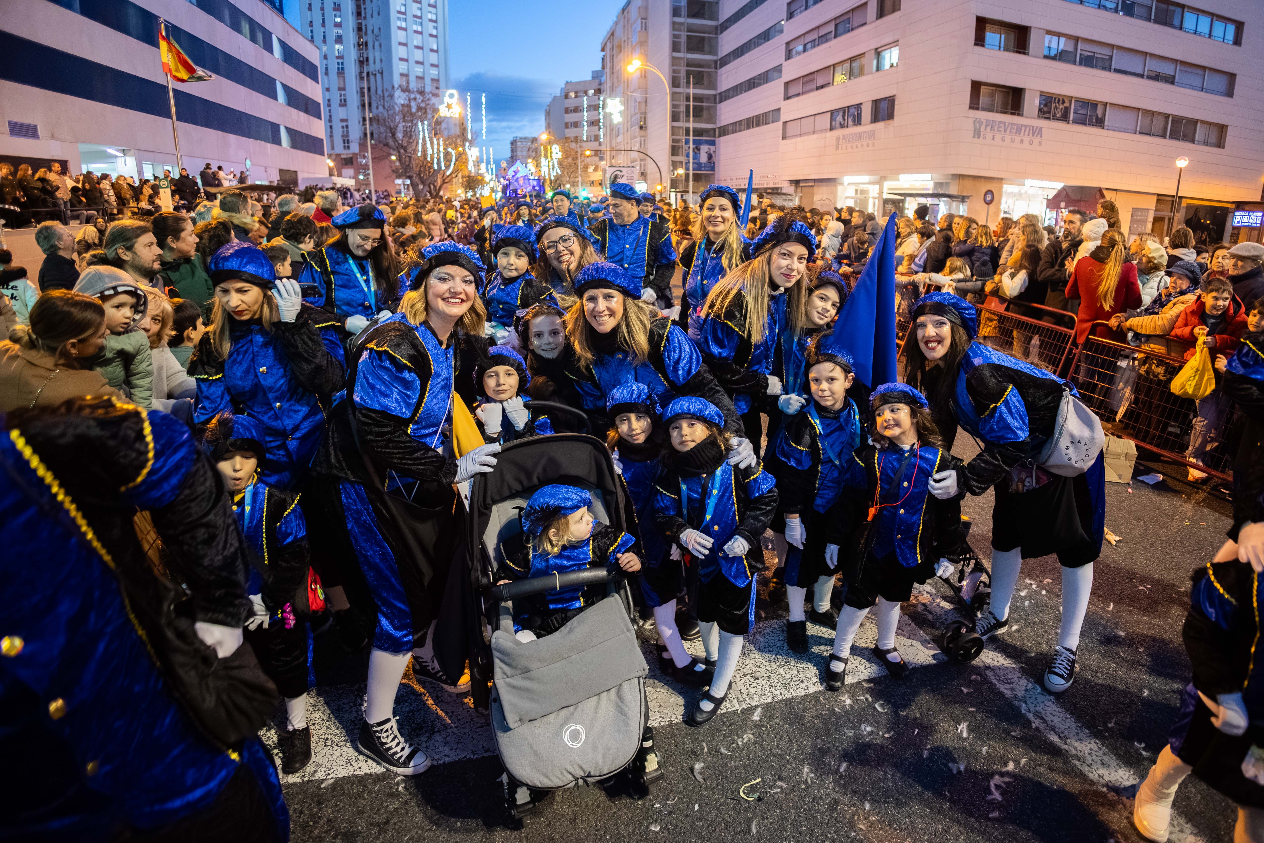 La cabalgata de los Reyes Magos en Cádiz, en imágenes La cabalgata de los Reyes Magos en Cádiz, en imágenes