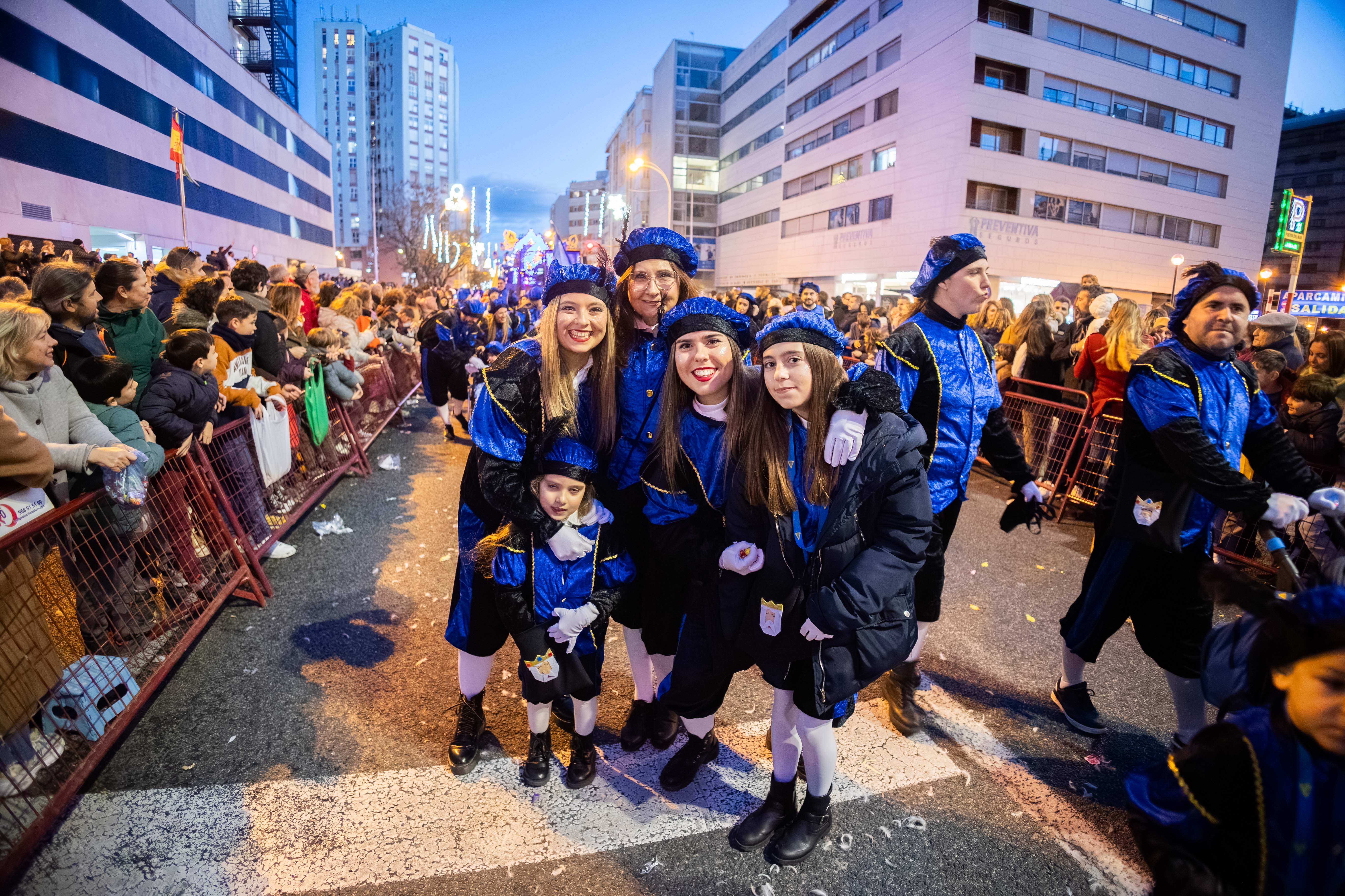 La cabalgata de los Reyes Magos en Cádiz, en imágenes La cabalgata de los Reyes Magos en Cádiz, en imágenes
