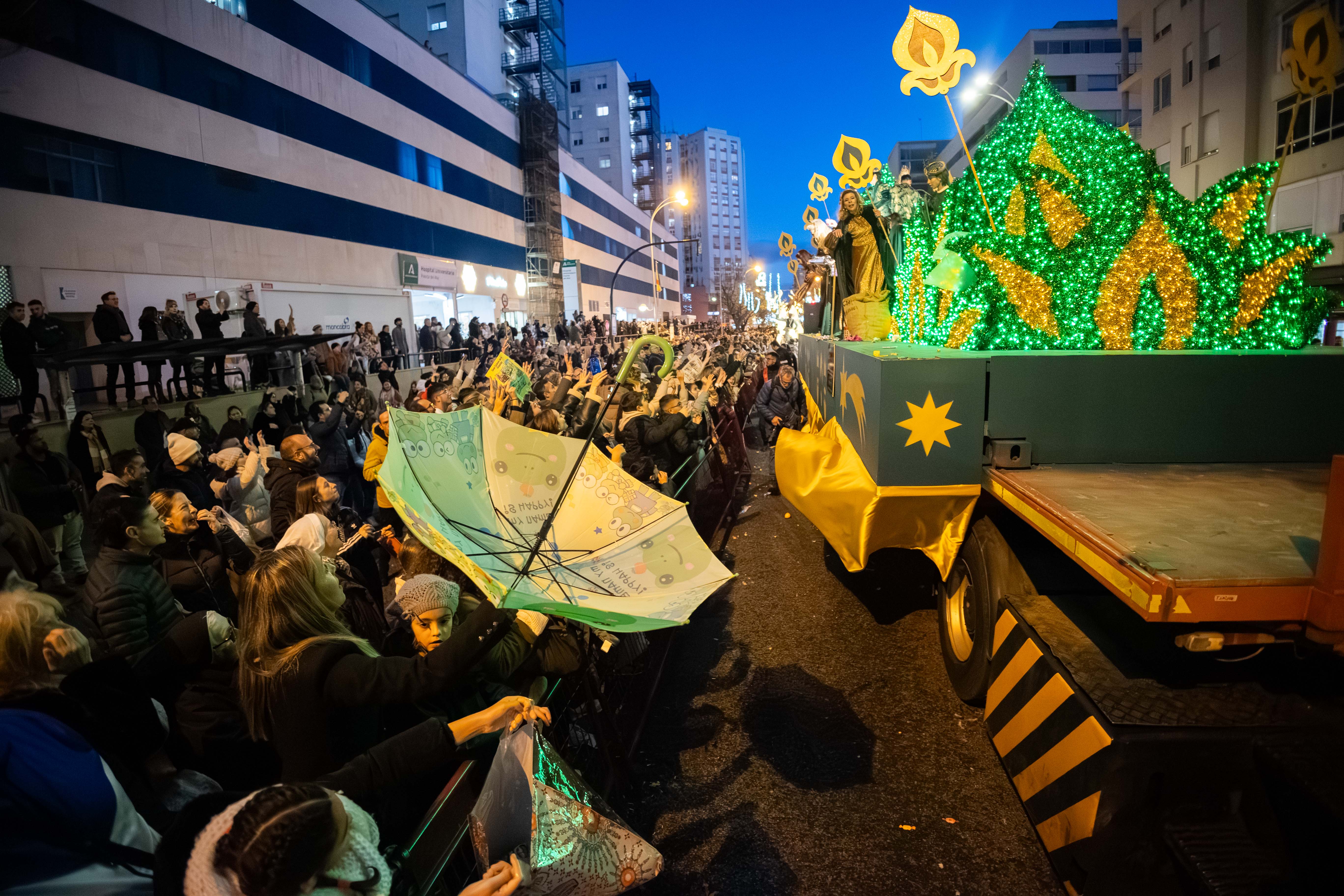La cabalgata de los Reyes Magos en Cádiz, en imágenes La cabalgata de los Reyes Magos en Cádiz, en imágenes