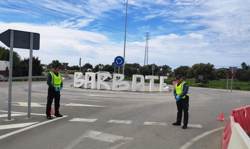 Uno de los accesos a Barbate, en días pasados.