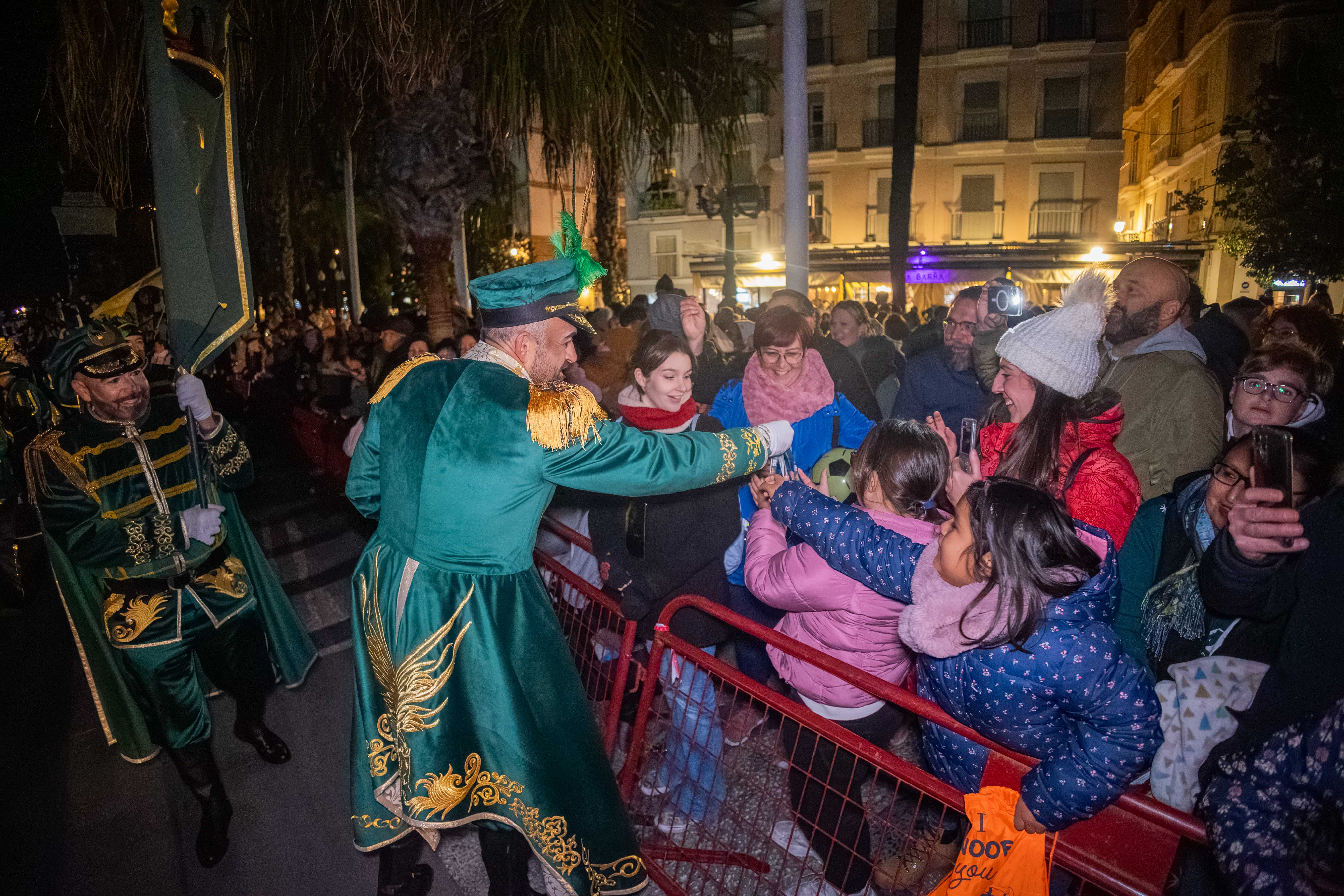 La cabalgata de los Reyes Magos en Cádiz, en imágenes La cabalgata de los Reyes Magos en Cádiz, en imágenes
