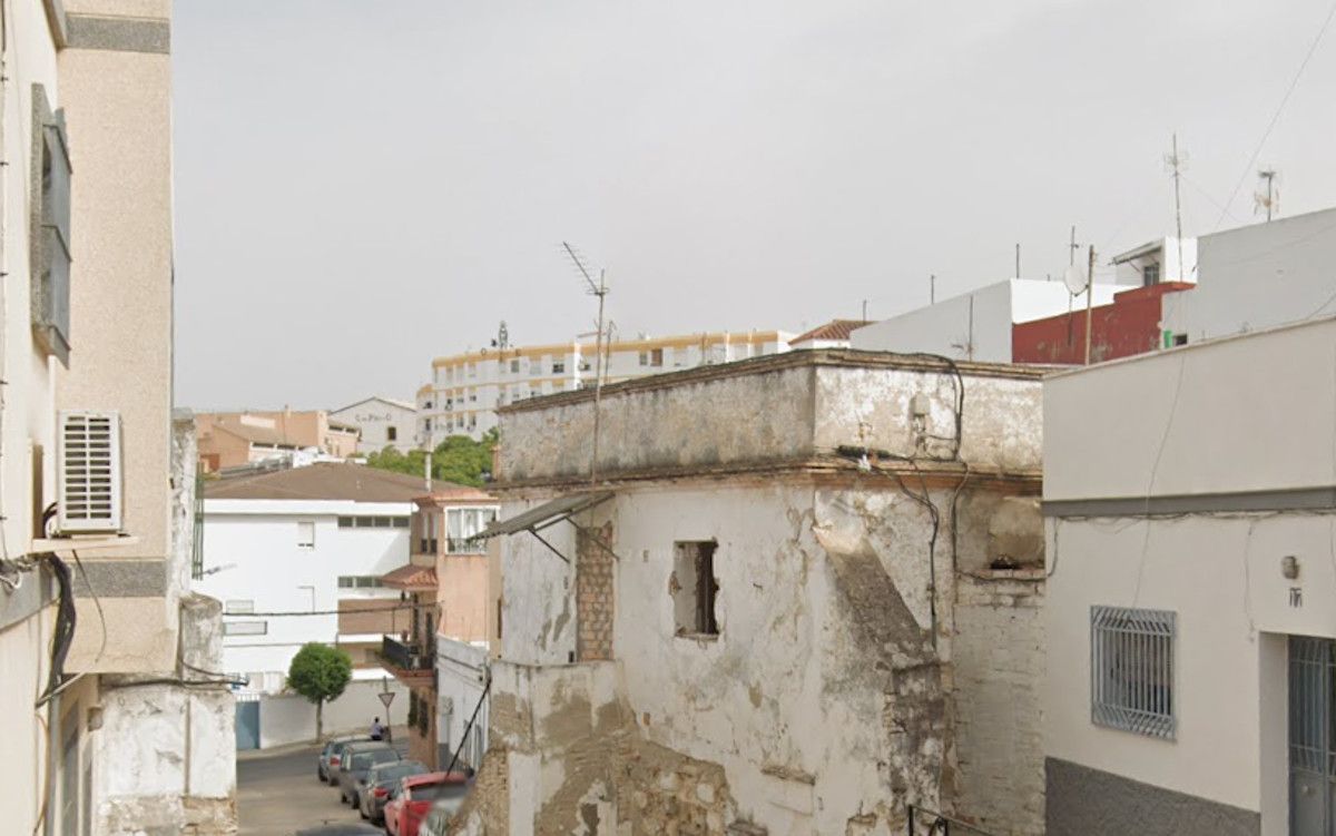 Calle Tirso de Molina, en la barriada del Agrimensor, en Jerez, donde se ubica la finca. GOOGLEMAPS