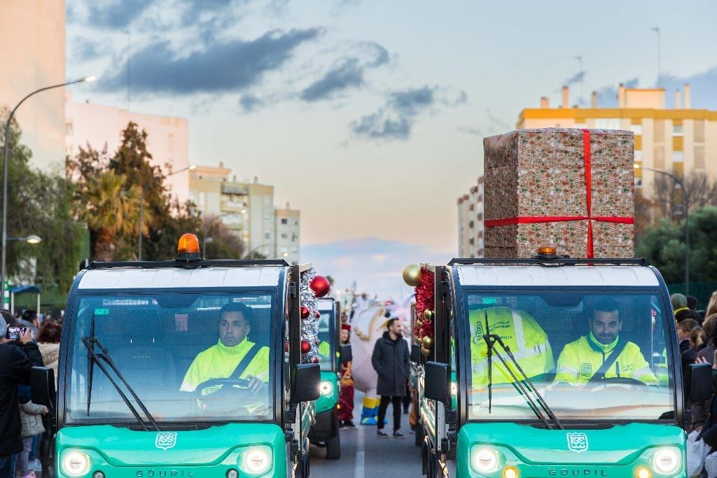 San Fernando deja limpias sus calles tras la cabalgata de Reyes Magos. San Fernando deja limpias sus calles tras la cabalgata de Reyes Magos.