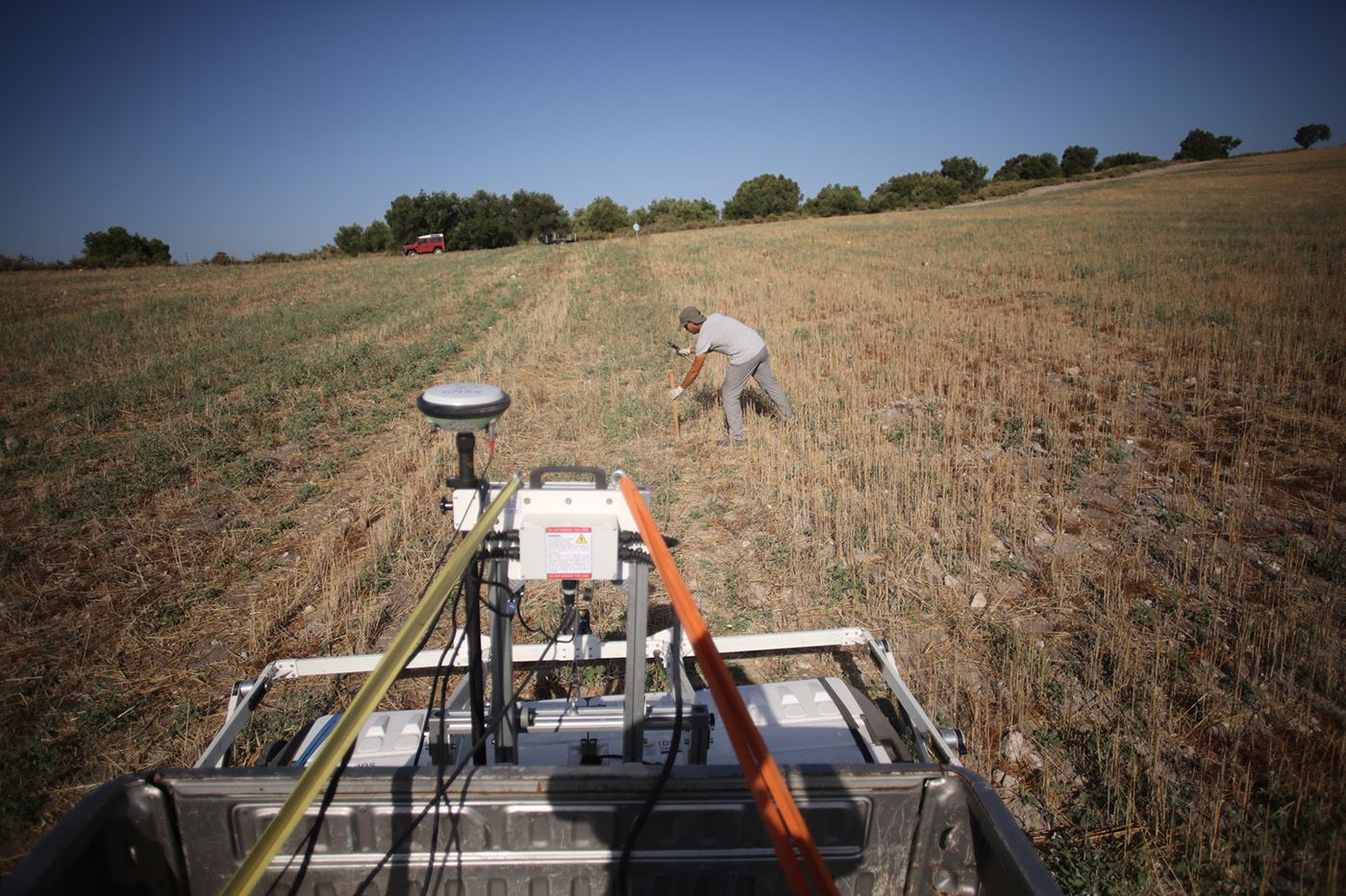 Un georradar analizando el terreno en el yacimiento de Asta Regia. Un georradar analizando el terreno en el yacimiento de Asta Regia.