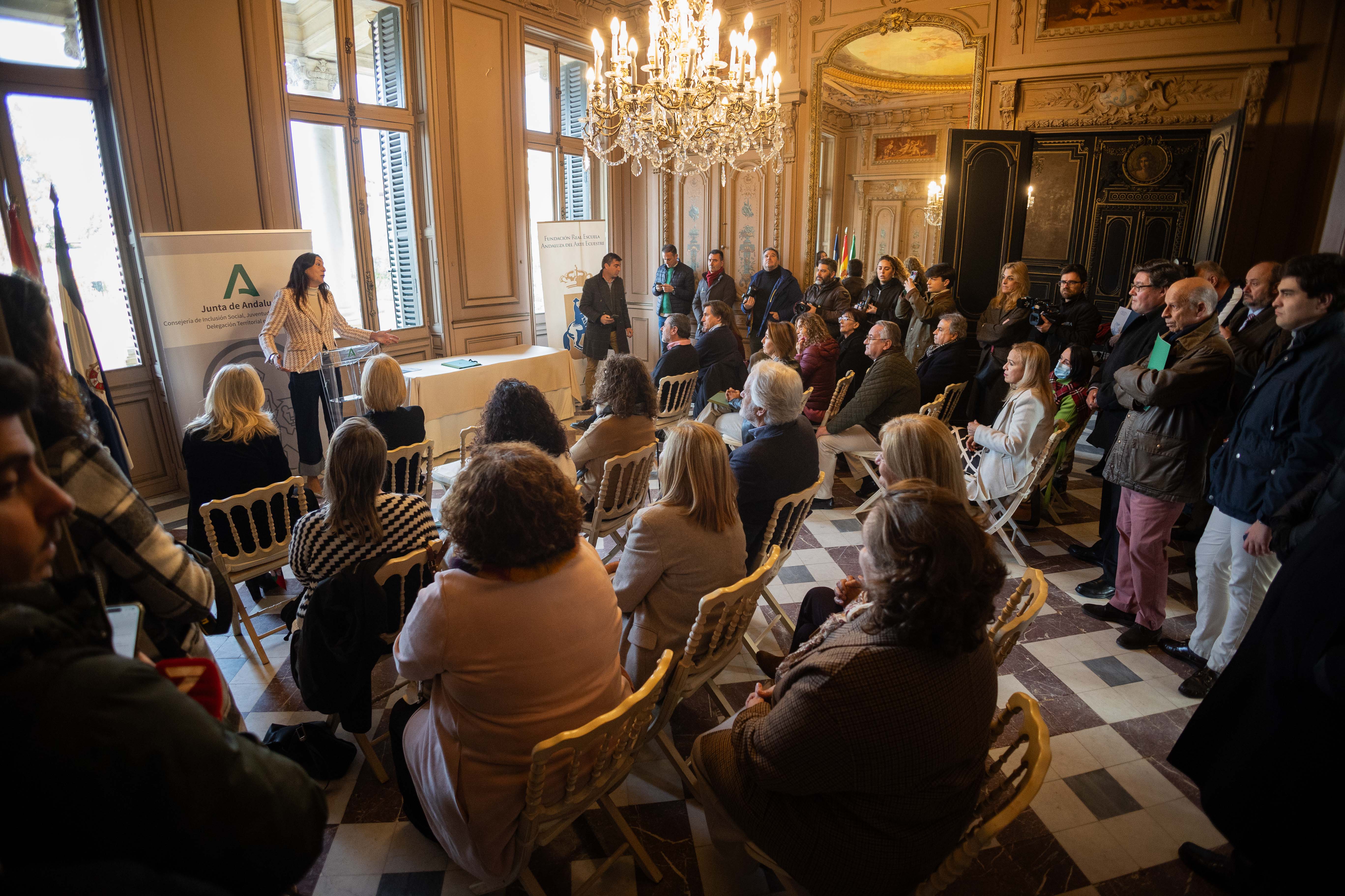 Loles López entrega de las resoluciones del Plan Corresponsables a entidades locales