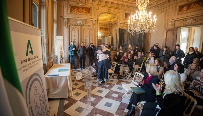 Loles López entrega de las resoluciones del Plan Corresponsables a entidades locales