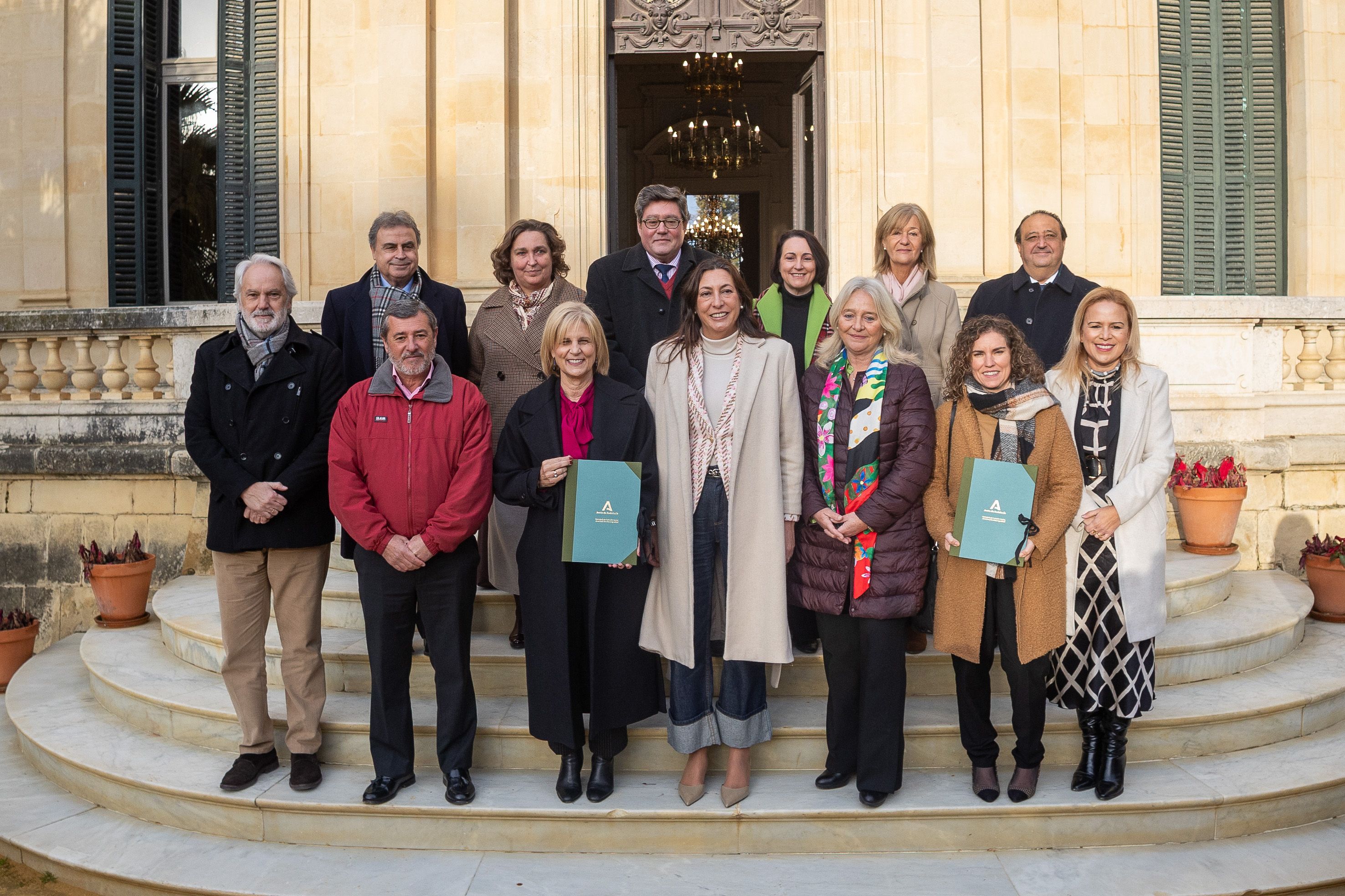 Loles López entrega de las resoluciones del Plan Corresponsables a entidades locales