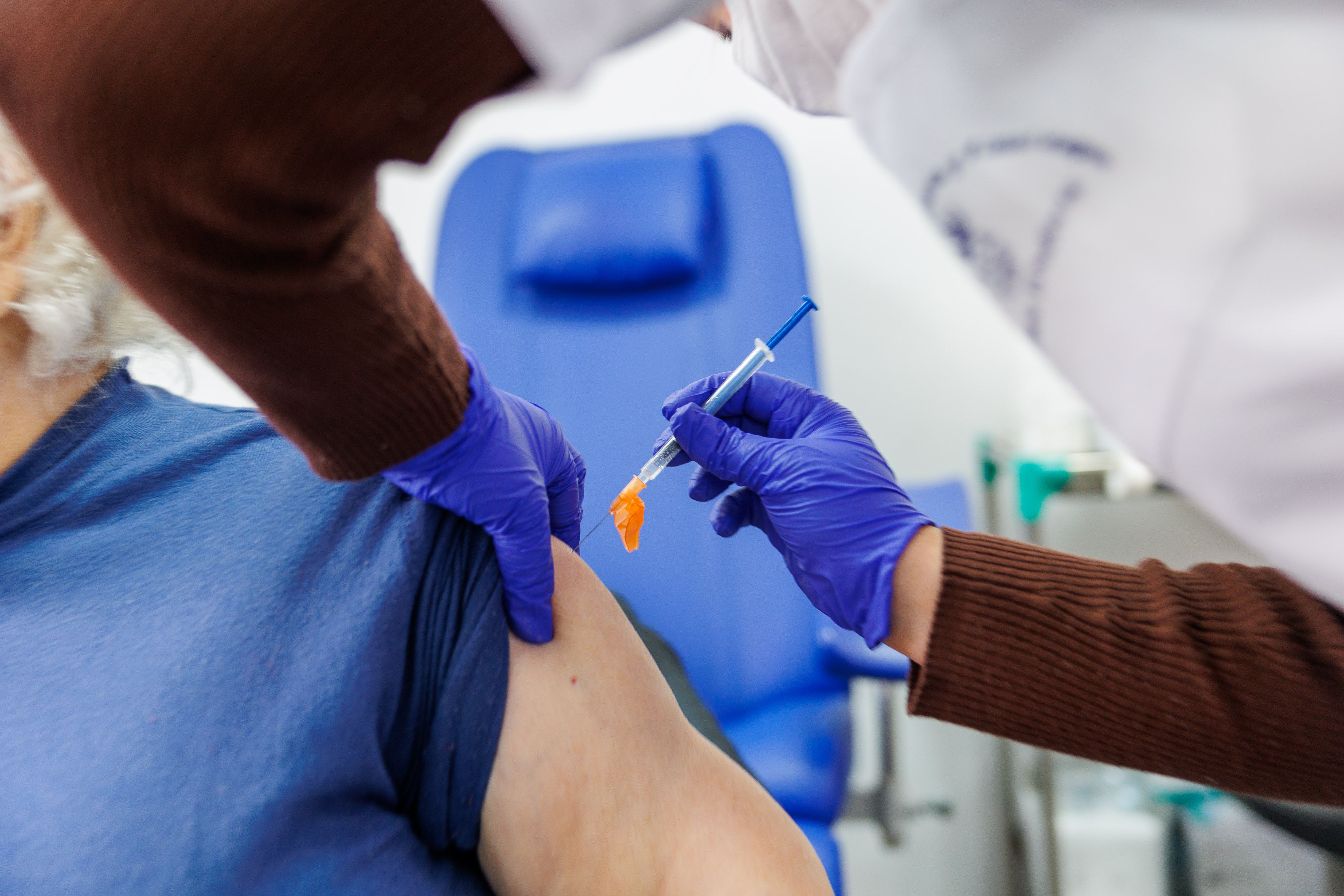 Vacunación contra la gripe, cuya incidencia ha bajado por primera vez en cuatro semanas.