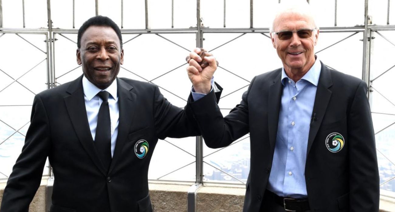 Franz Beckenbauer, una de las leyendas del fútbol mundial, junto a 'O Rei' Pelé.