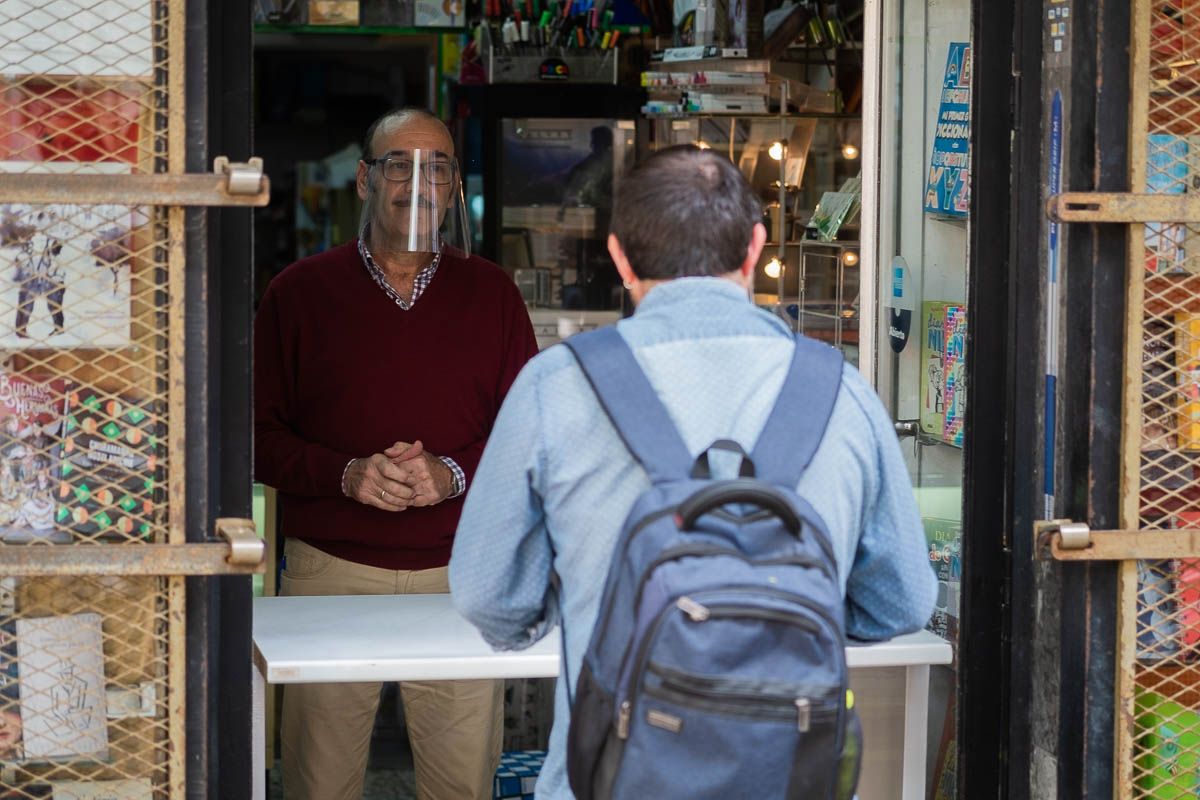 Negocios abiertos en el centro de Jerez, esta semana. FOTO: MANU GARCÍA