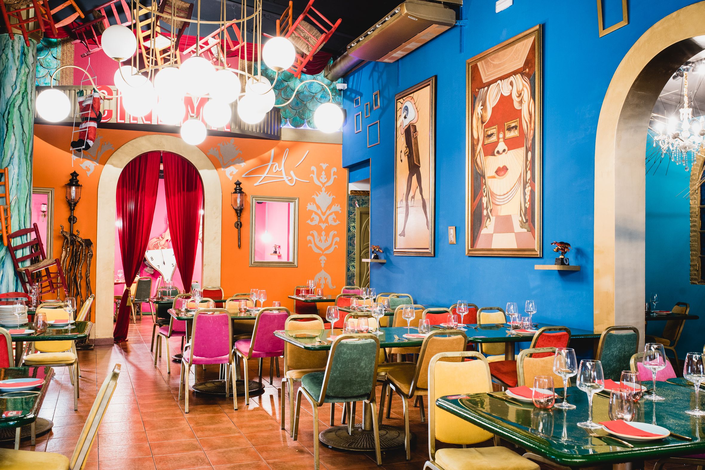 El restaurante Dalí Cinema, de Dos Hermanas, en imágenes para el reportaje en lavozdelsur.es