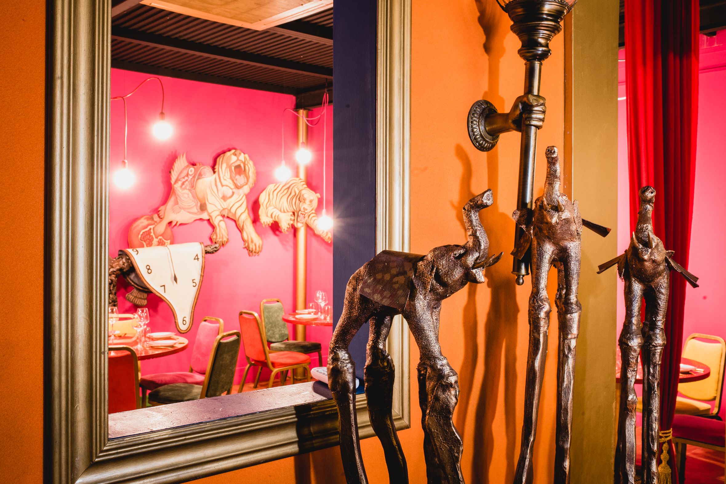 El restaurante Dalí Cinema, de Dos Hermanas, en imágenes para el reportaje en lavozdelsur.es