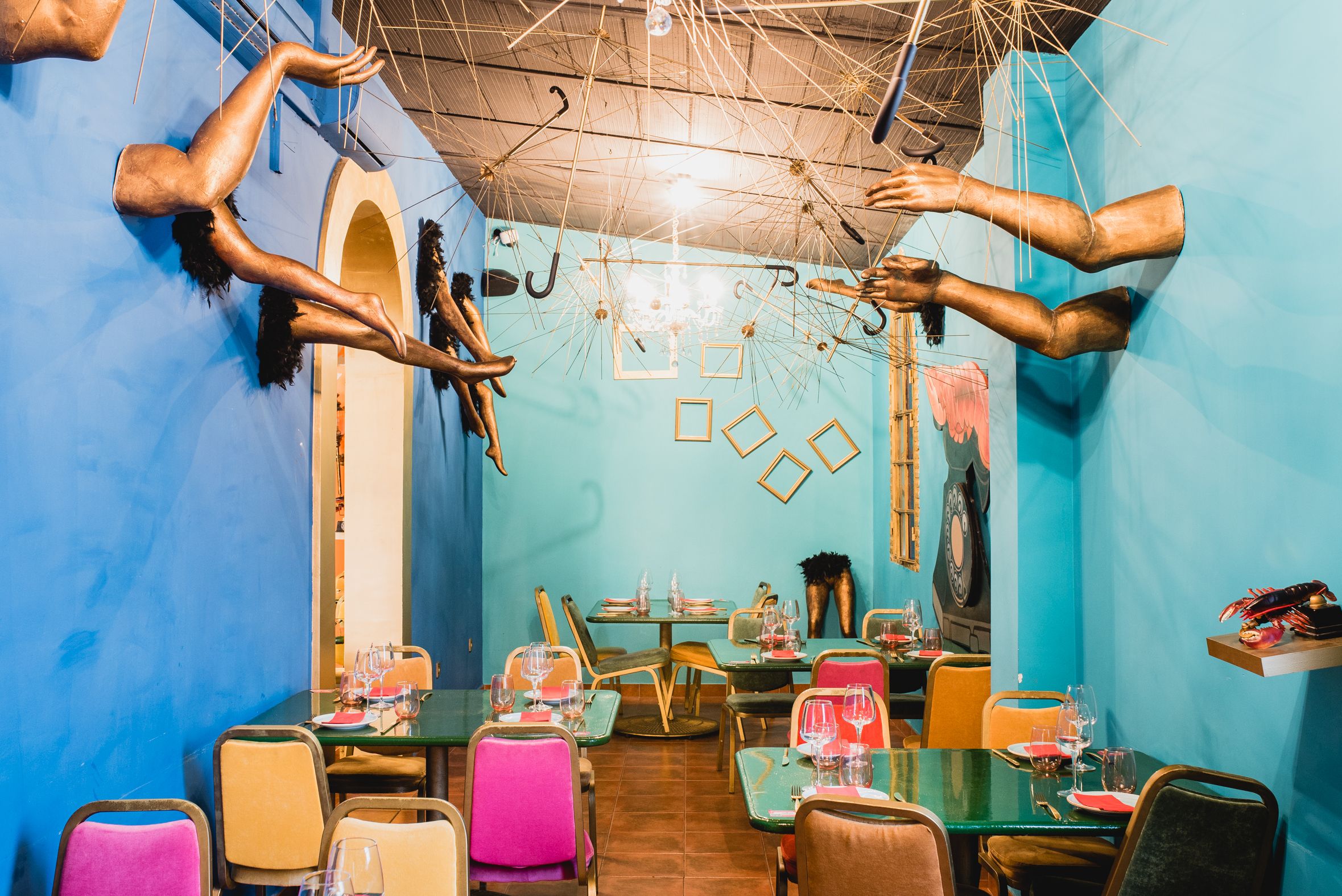 El restaurante Dalí Cinema, de Dos Hermanas, en imágenes para el reportaje en lavozdelsur.es