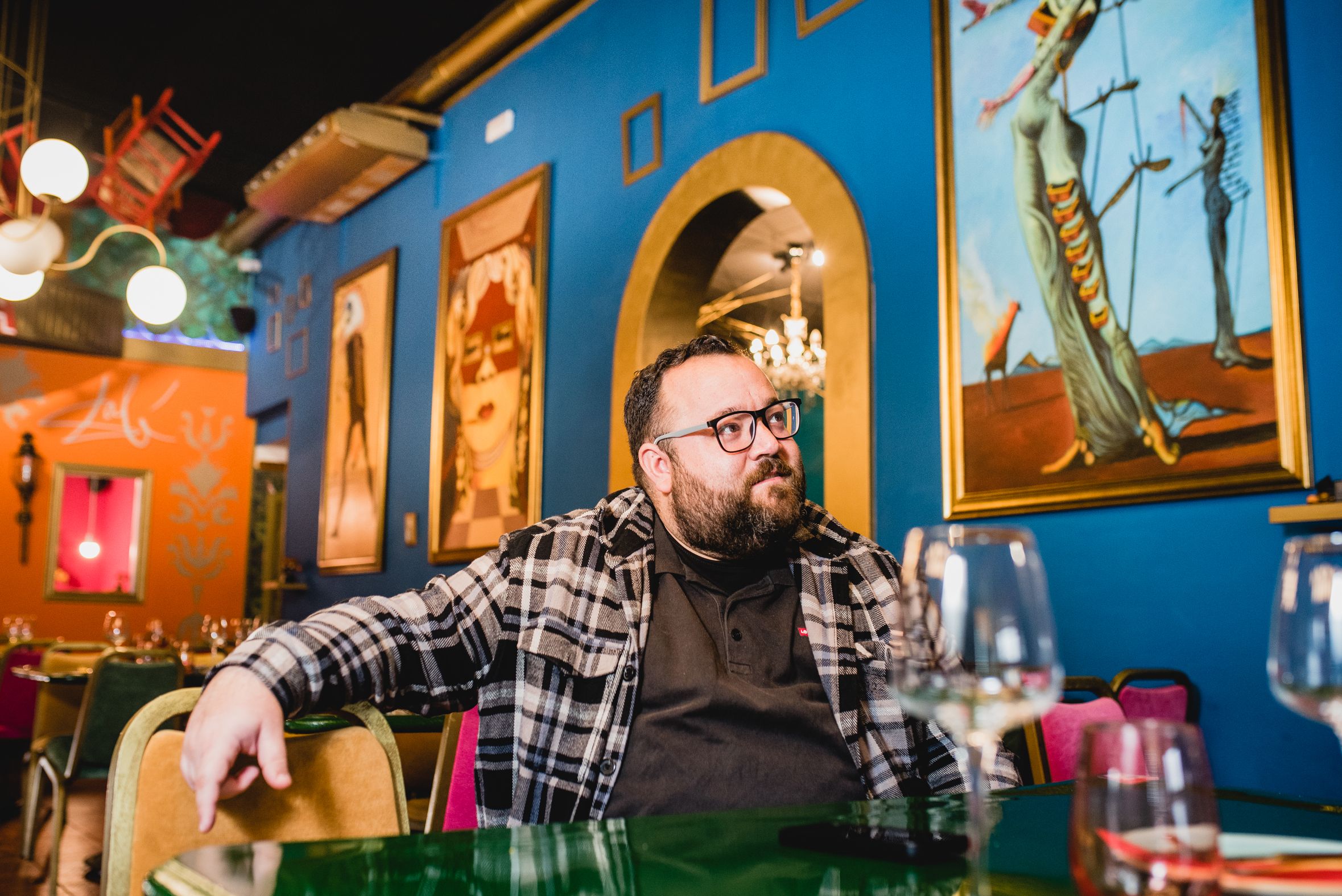 El restaurante Dalí Cinema, de Dos Hermanas, en imágenes para el reportaje en lavozdelsur.es