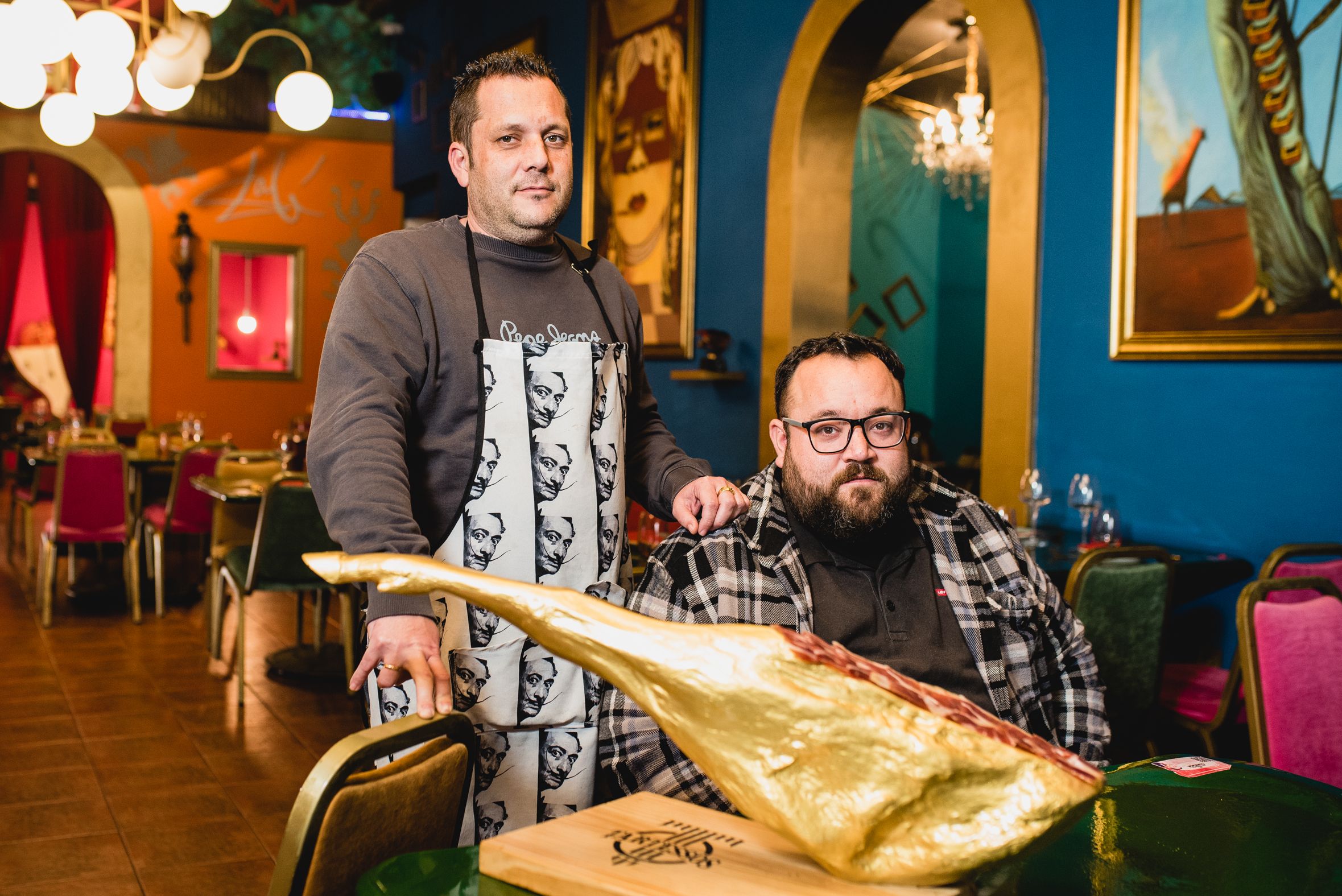 El restaurante Dalí Cinema, de Dos Hermanas, en imágenes para el reportaje en lavozdelsur.es