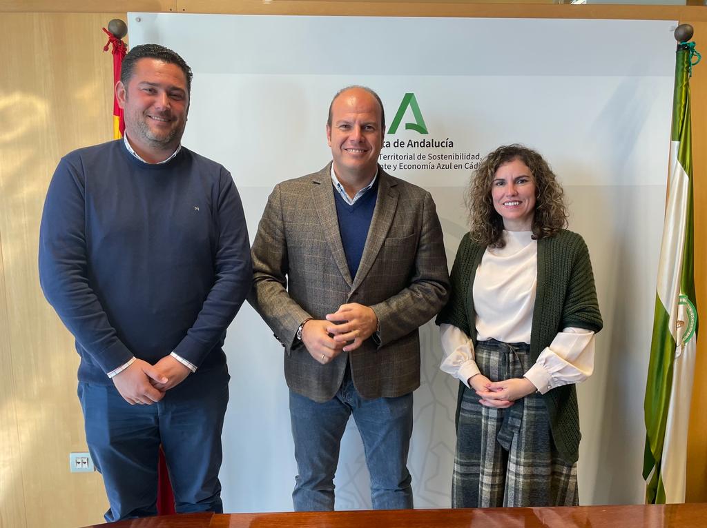 El alcalde de Guadalcacín, delegado territorial de Sostenibilidad, Medio Ambiente y Economía Azul de la Junta y la teniente de alcaldesa de Medio Rural del Ayuntamiento de Jerez.