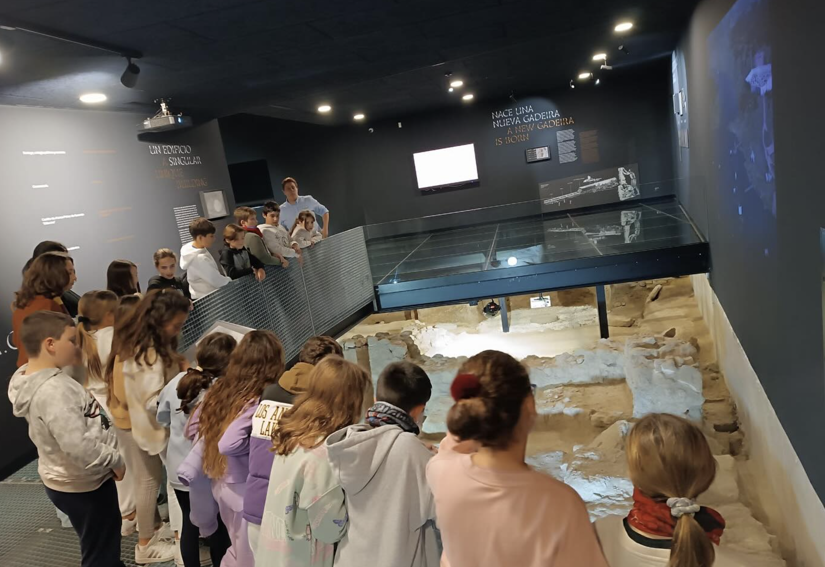 Visitas al centro de interpretación del yacimiento fenicio del Cerro del Castillo Nueva Gadeira en Chiclana.