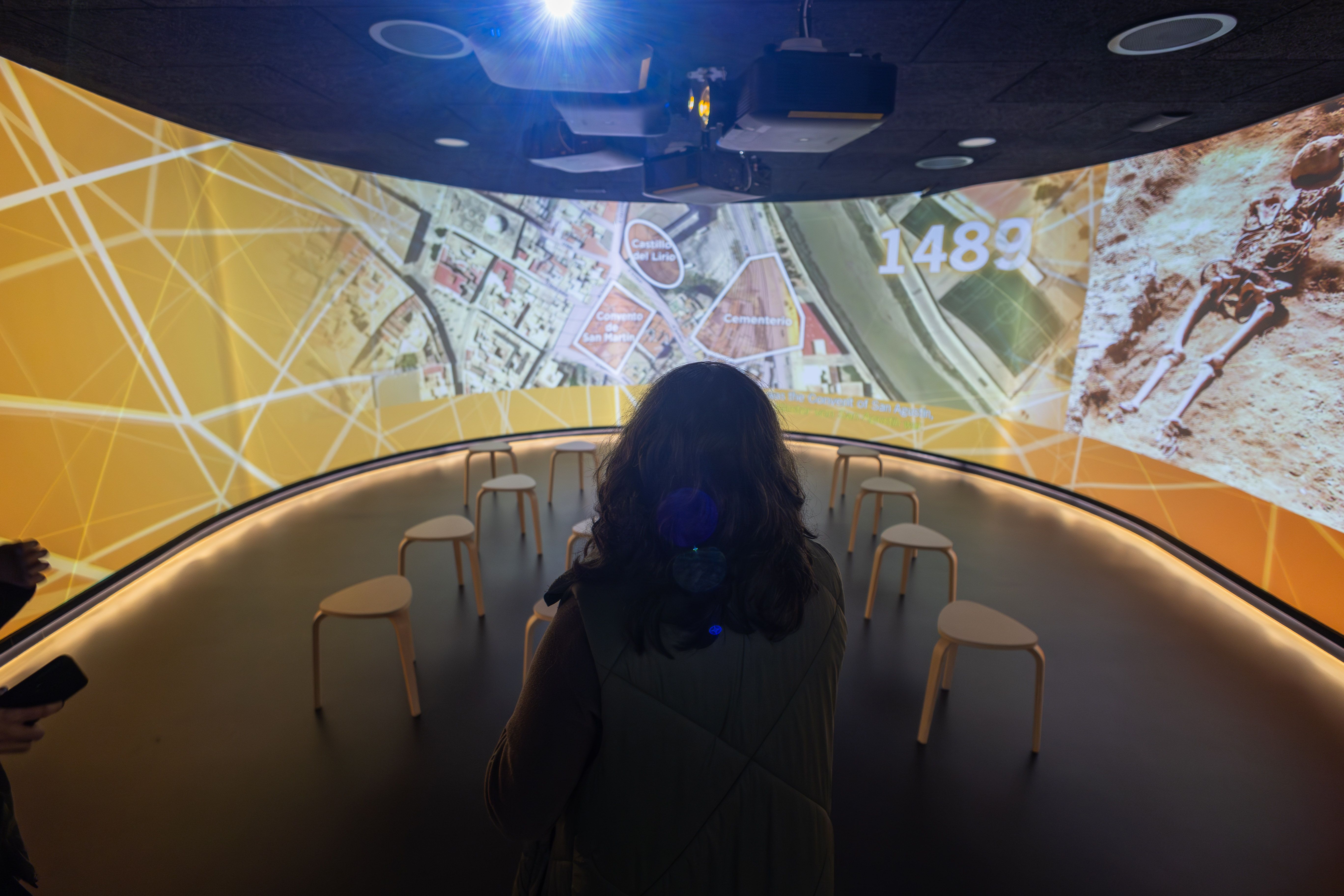 Paloma en la sala envolvente del nuevo centro.