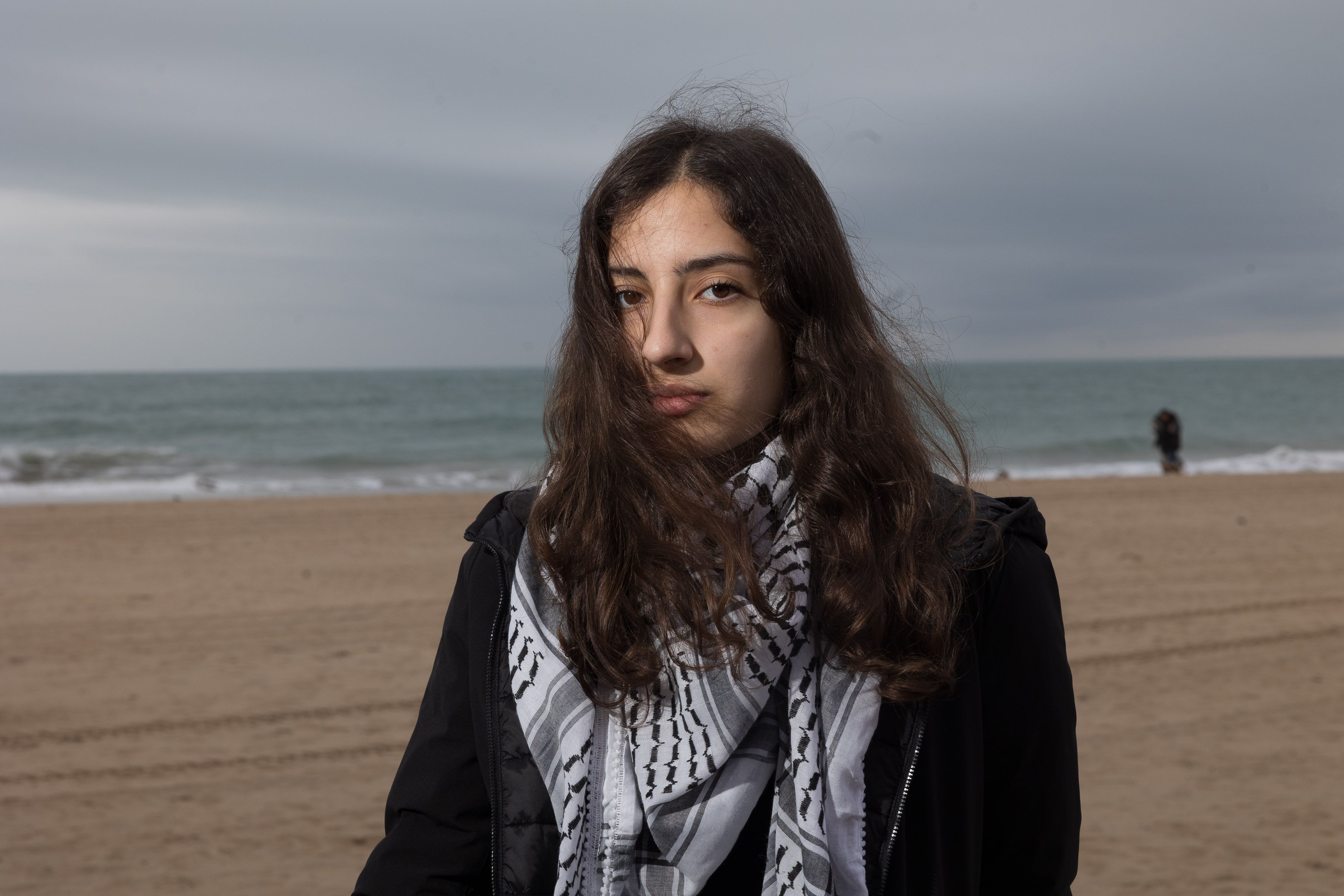 Aya Elbasioni, de madre ucraniana y padre palestino, posando en Cádiz.
