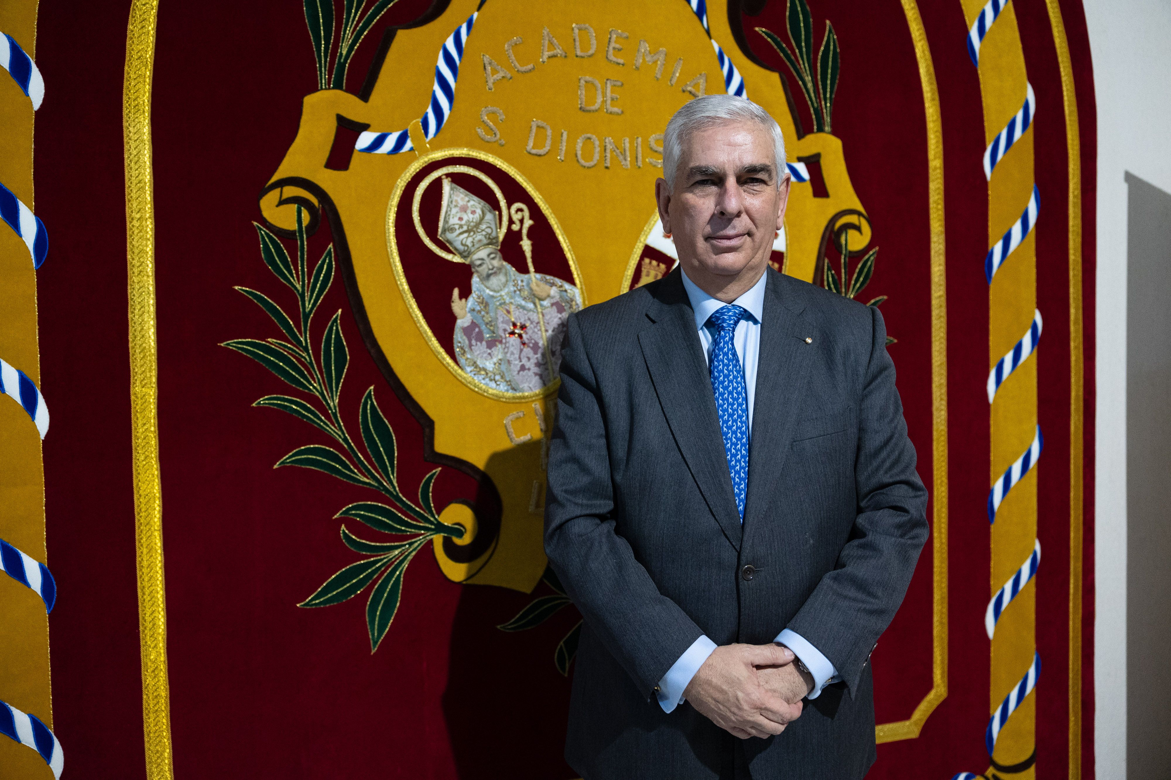 Alejandro Klecker, director de la Real Fabrica de Tapices, en la Academia de San Dionisio.