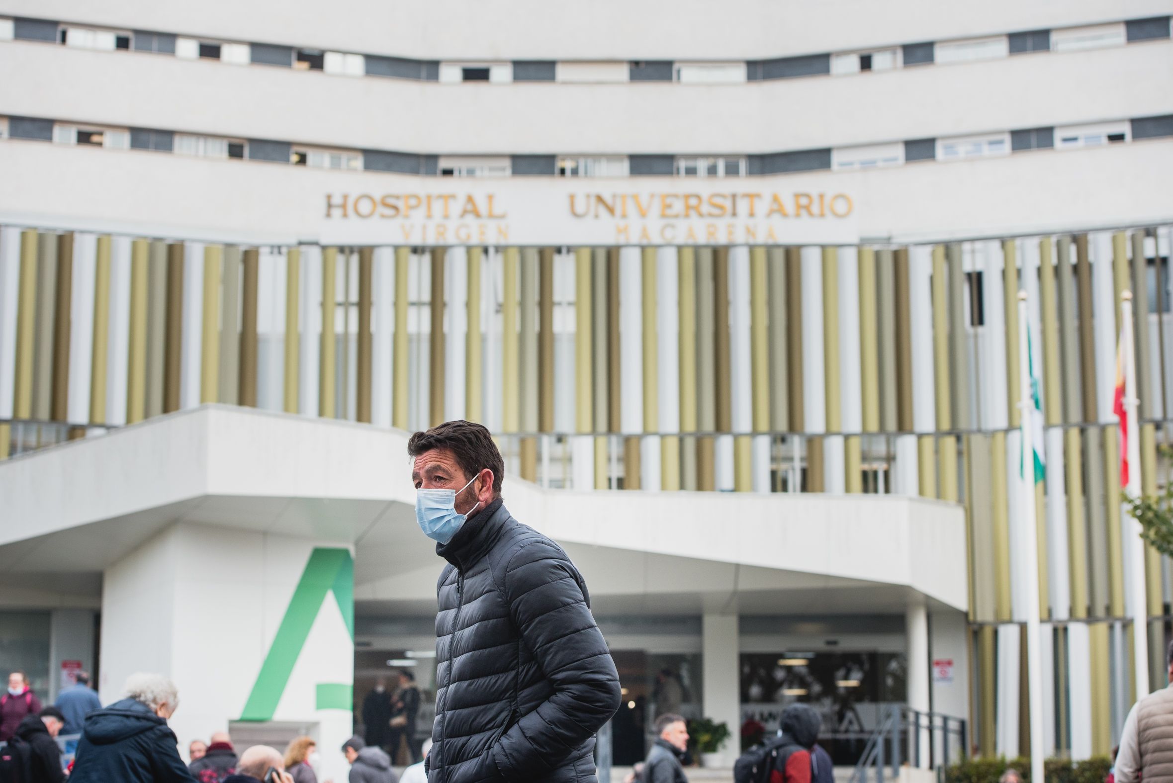La Junta de Andalucía recomienda desde este 1 de diciembre el uso de mascarillas en hospitales, centros de salud, residencias de mayores y espacios destinados a personas con discapacidad.
