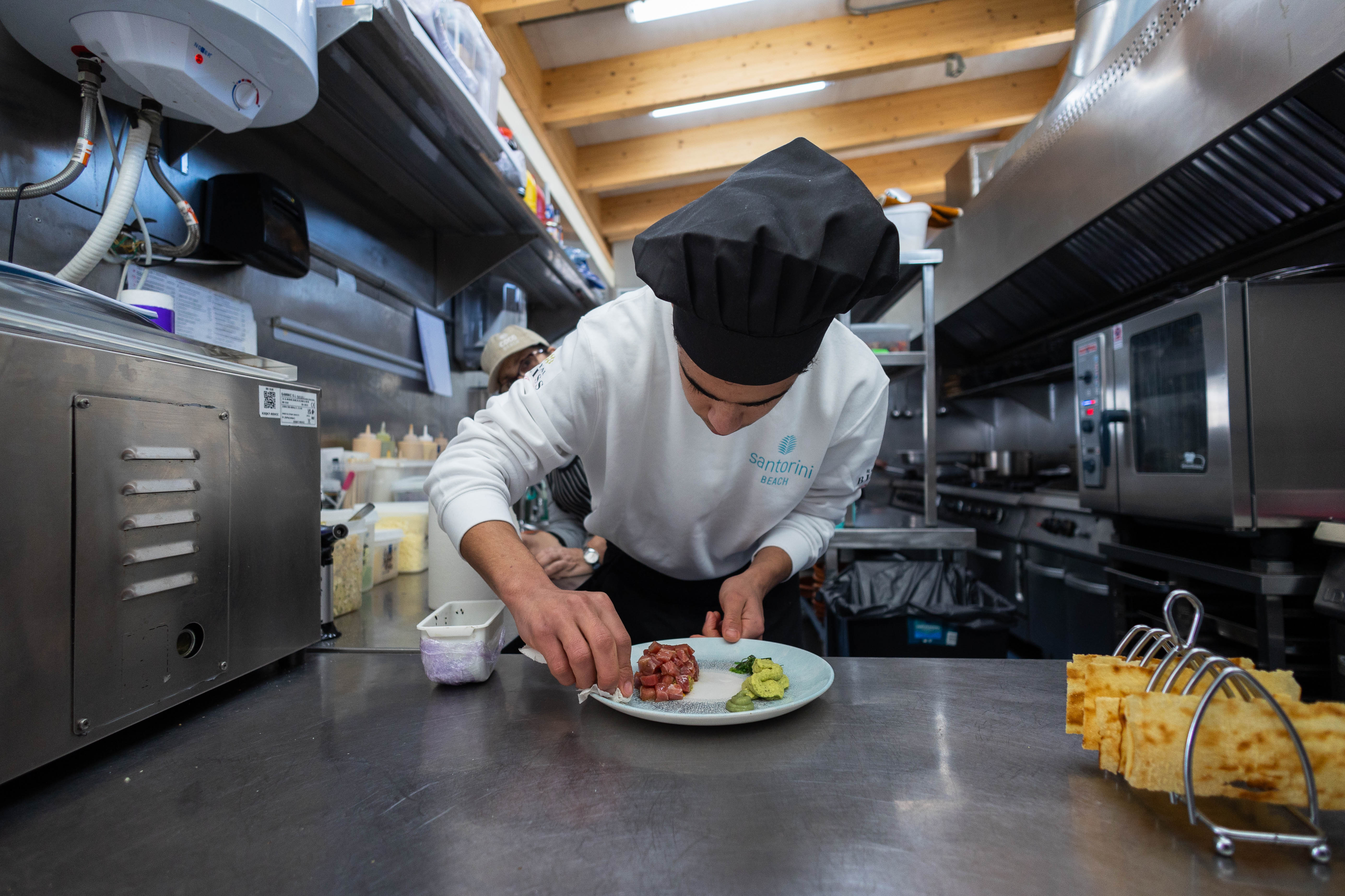 FAMILIAS DE ACOGIDA YOUNES EL YAHYAOUI TRABAJADOR SANTORINI 2